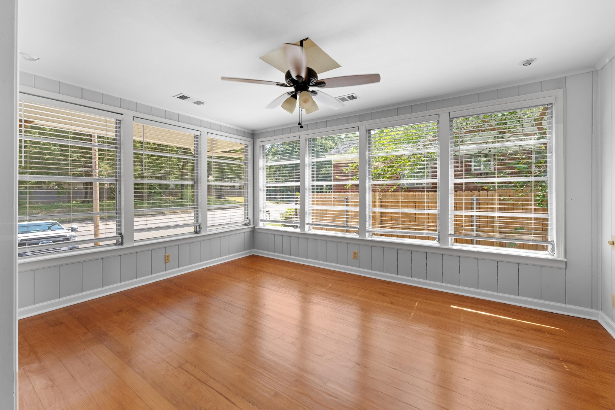 151 N WHITE STATION RD