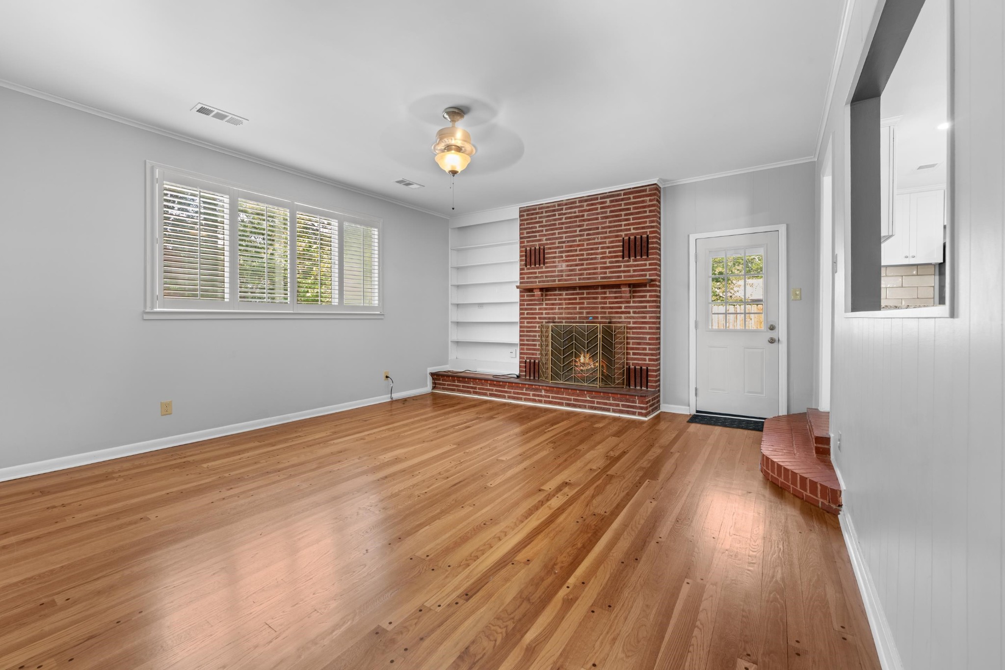 151 N WHITE STATION RD