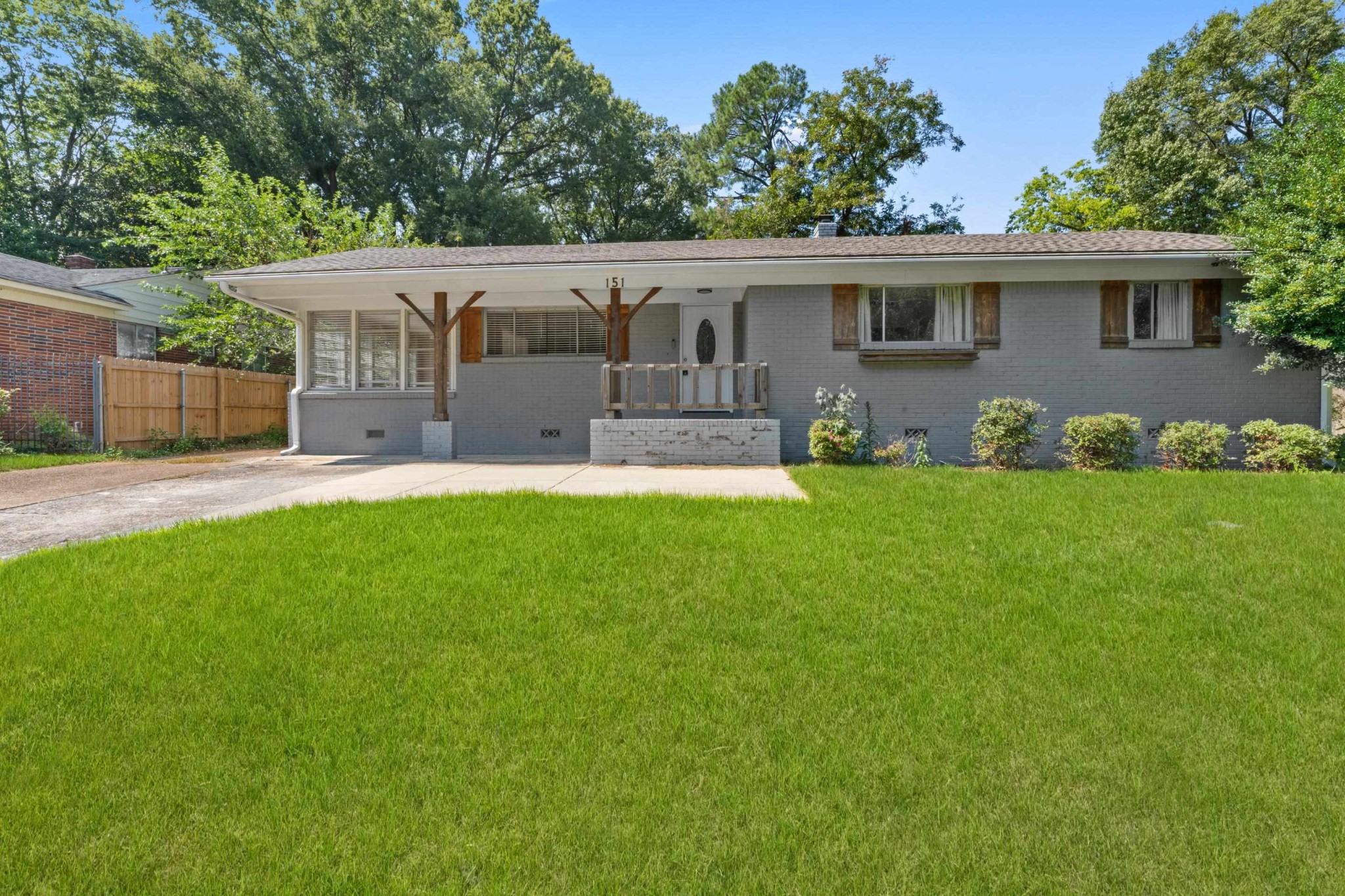 151 N WHITE STATION RD