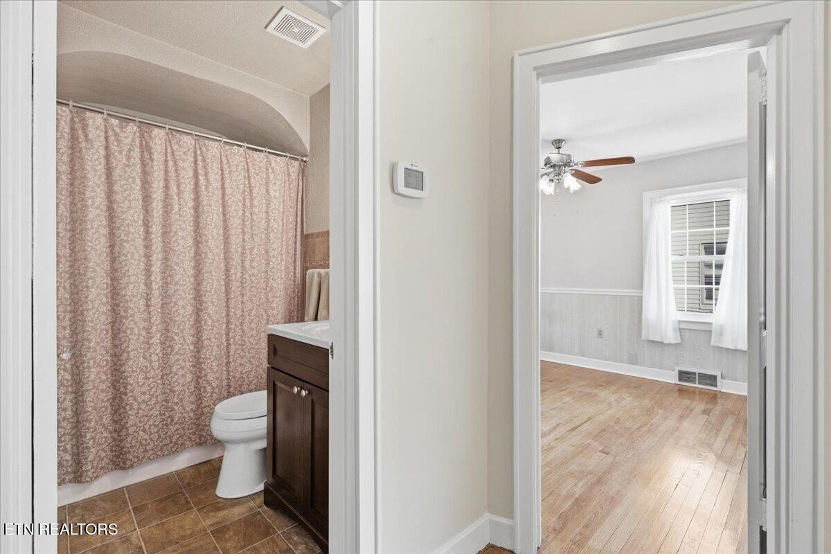 2445 Kennington Rd