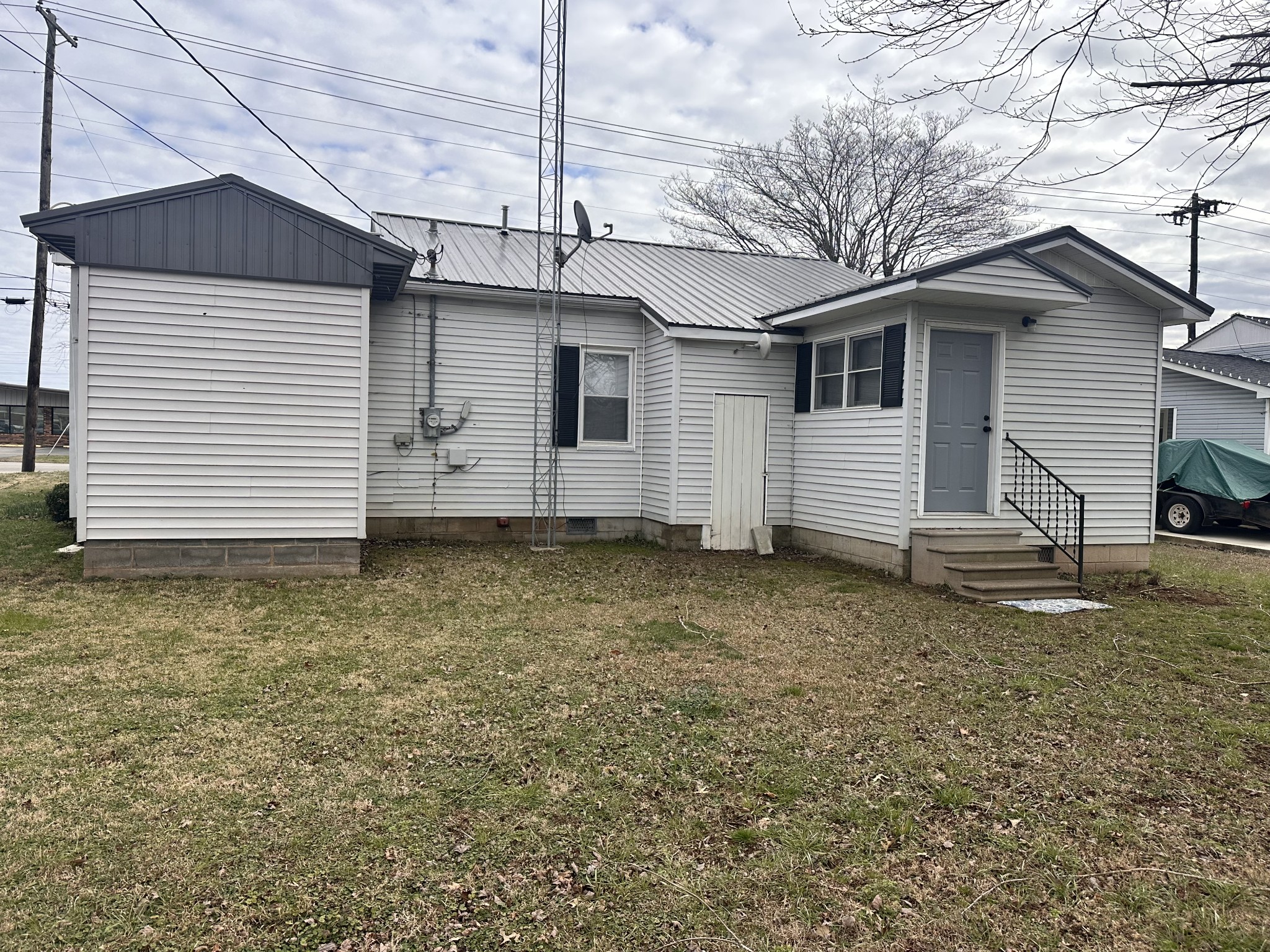 813 N Military Ave