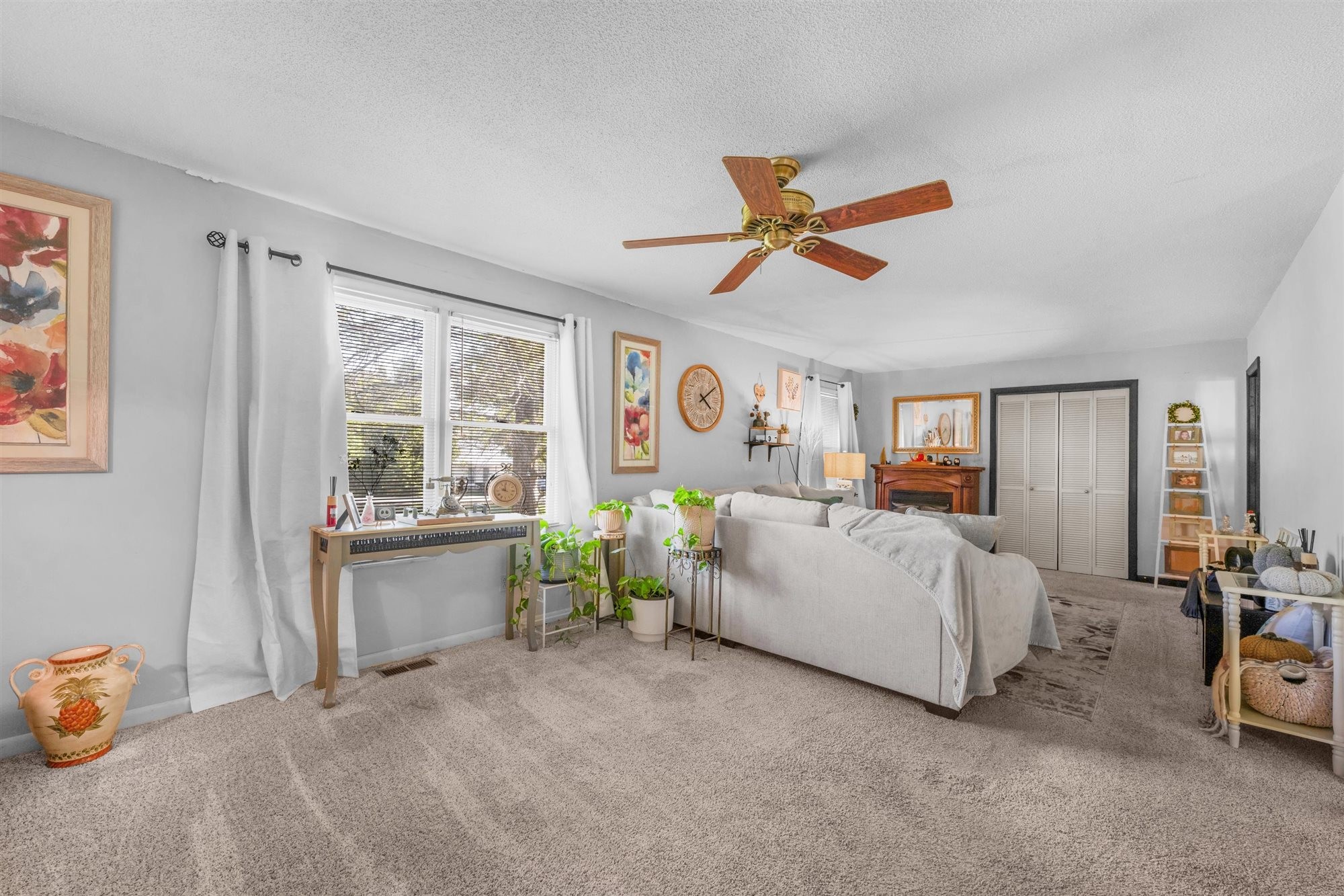 601 Courthouse View St