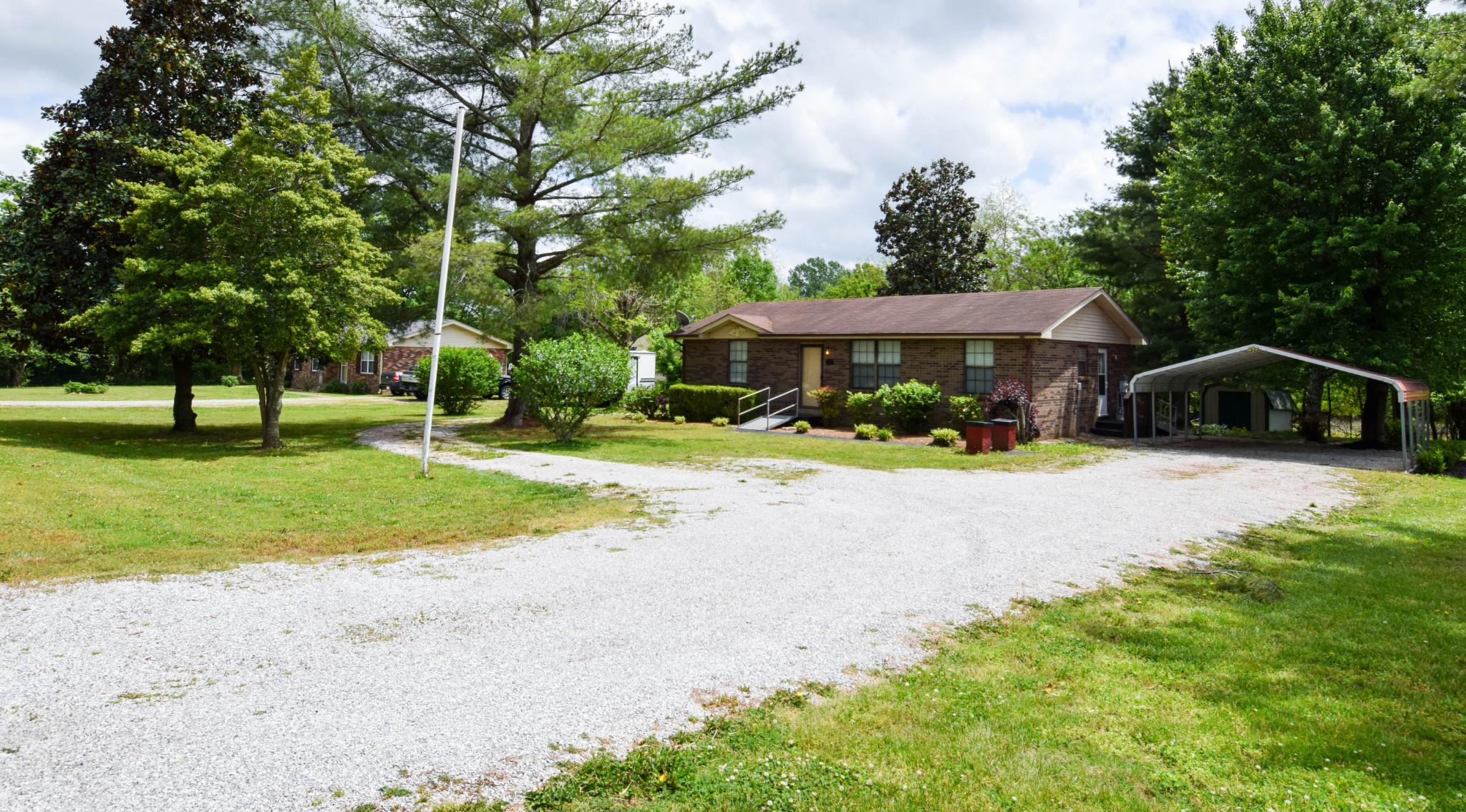 819 Hwy 52E