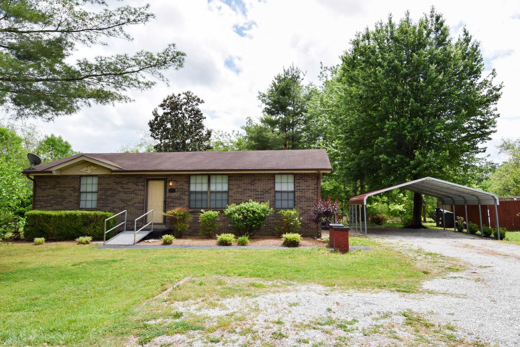 819 Hwy 52E