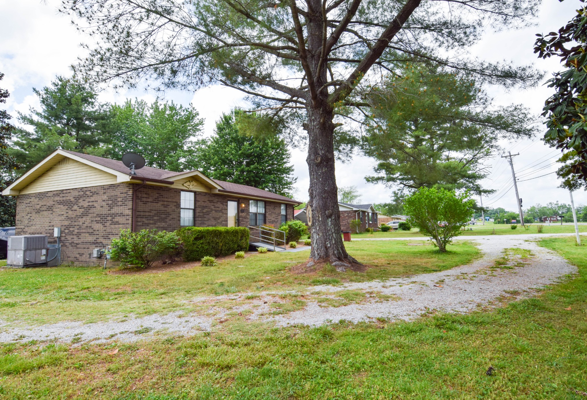 819 Hwy 52E