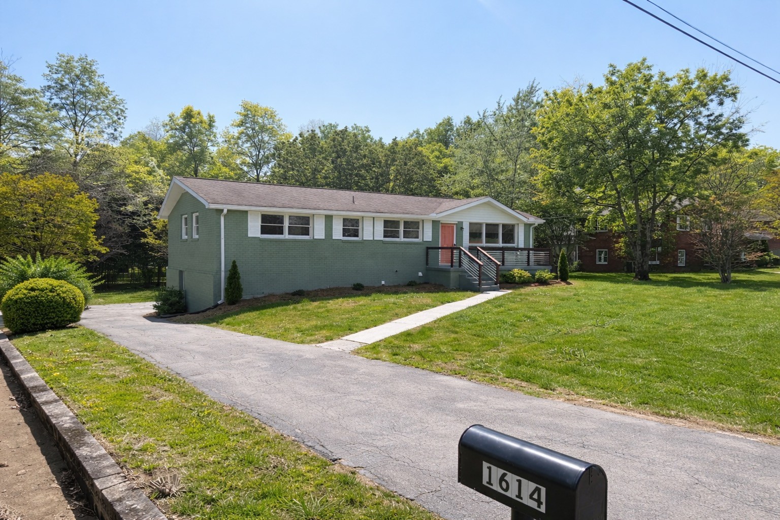 1614 Shady Cir