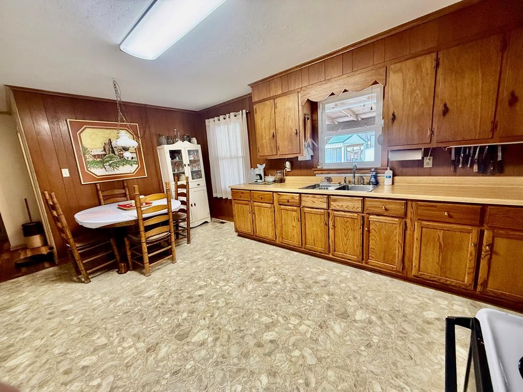 180 Center Dr