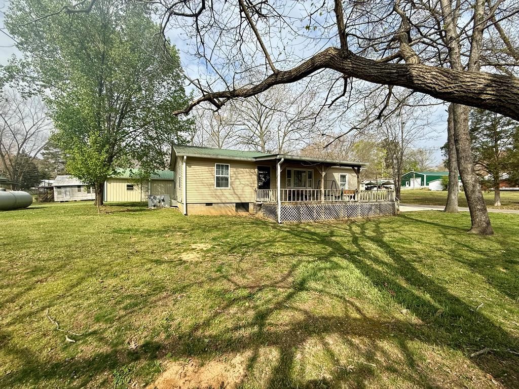 180 Center Dr
