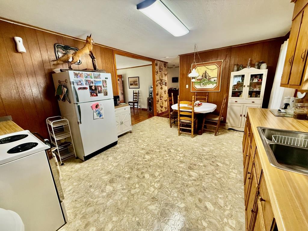 180 Center Dr