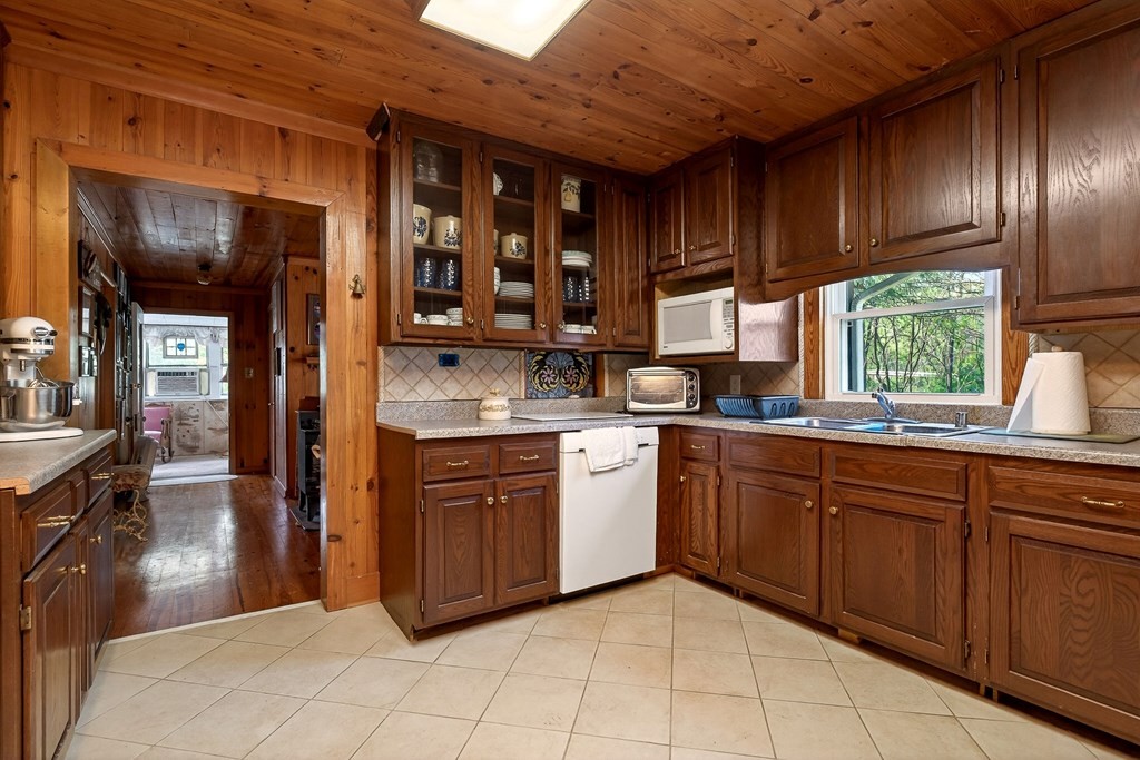 1932 Holly Creek Rd