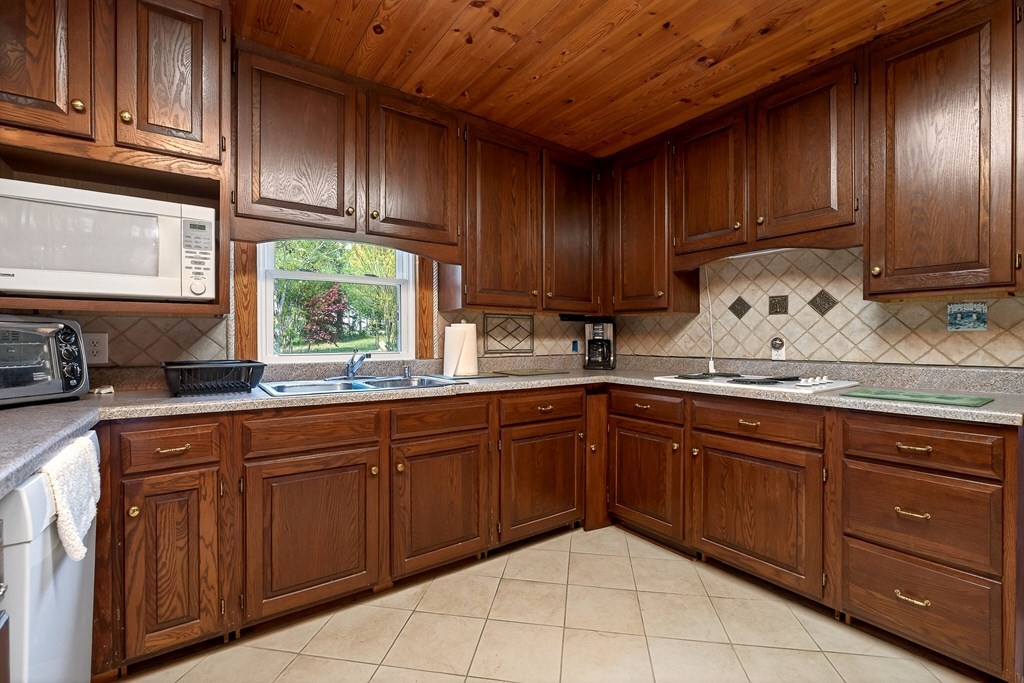 1932 Holly Creek Rd