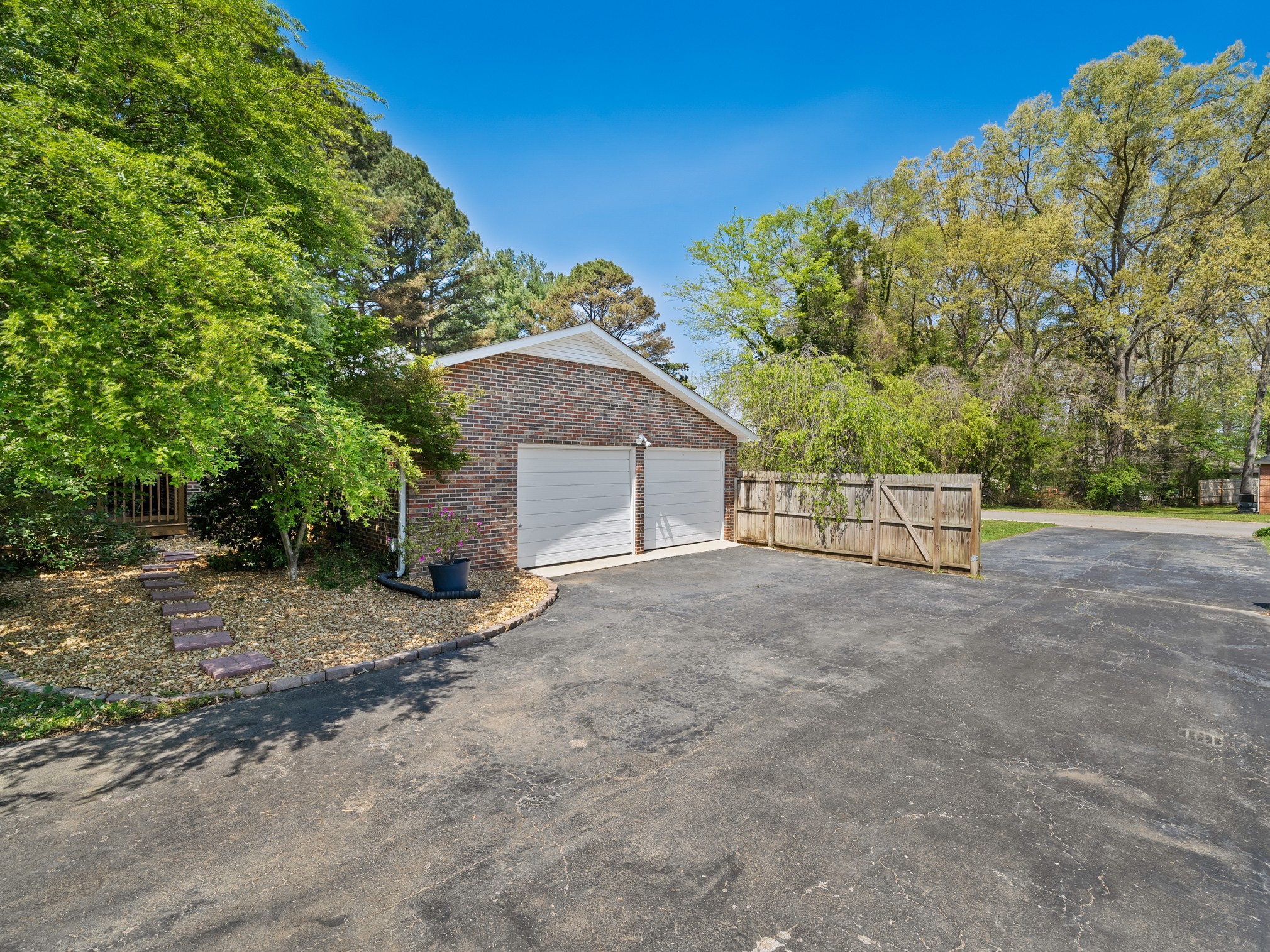50 Maple Dr