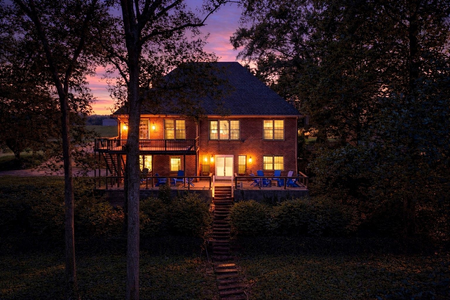 208 Loop Dr