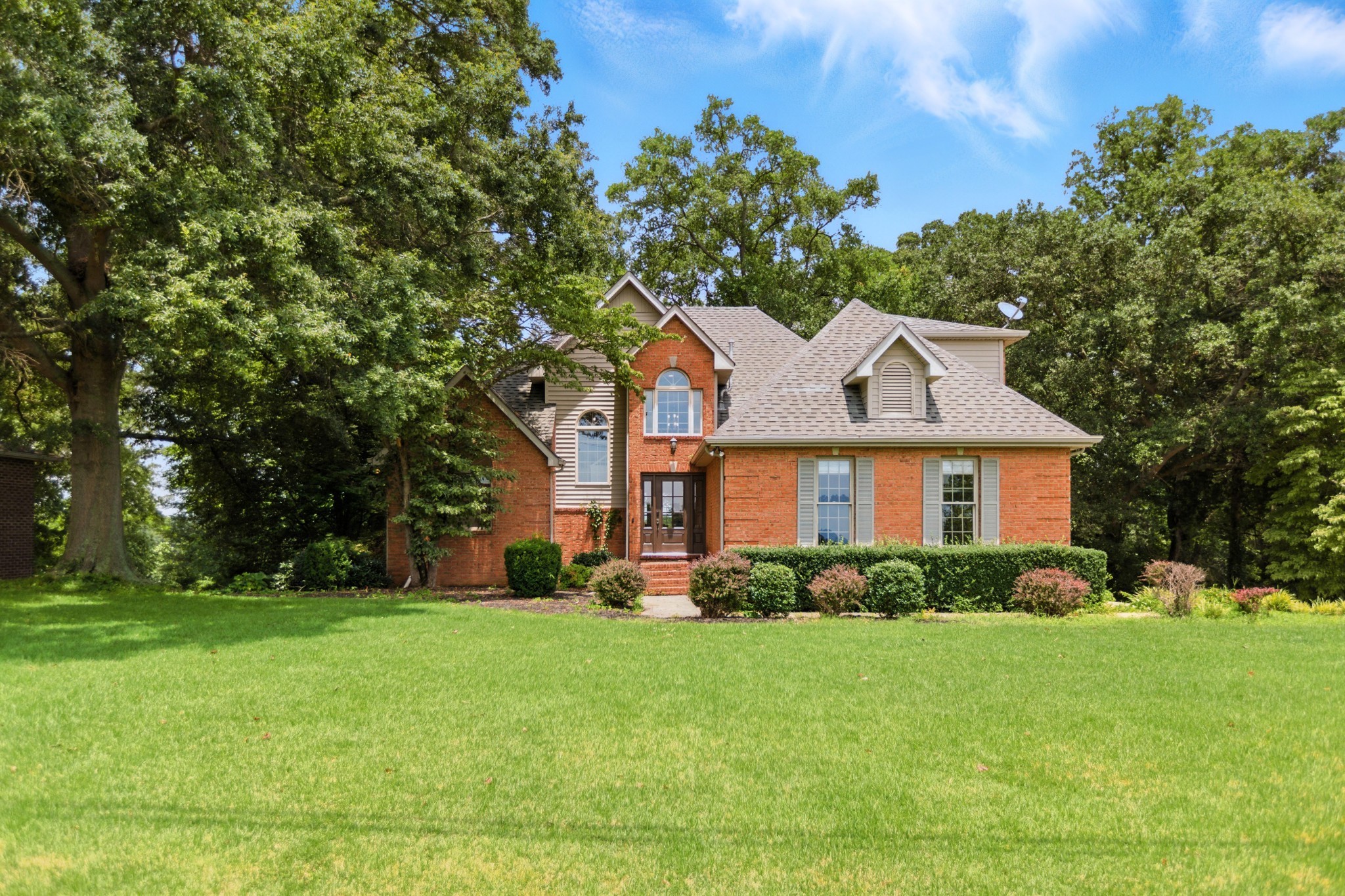 208 Loop Dr