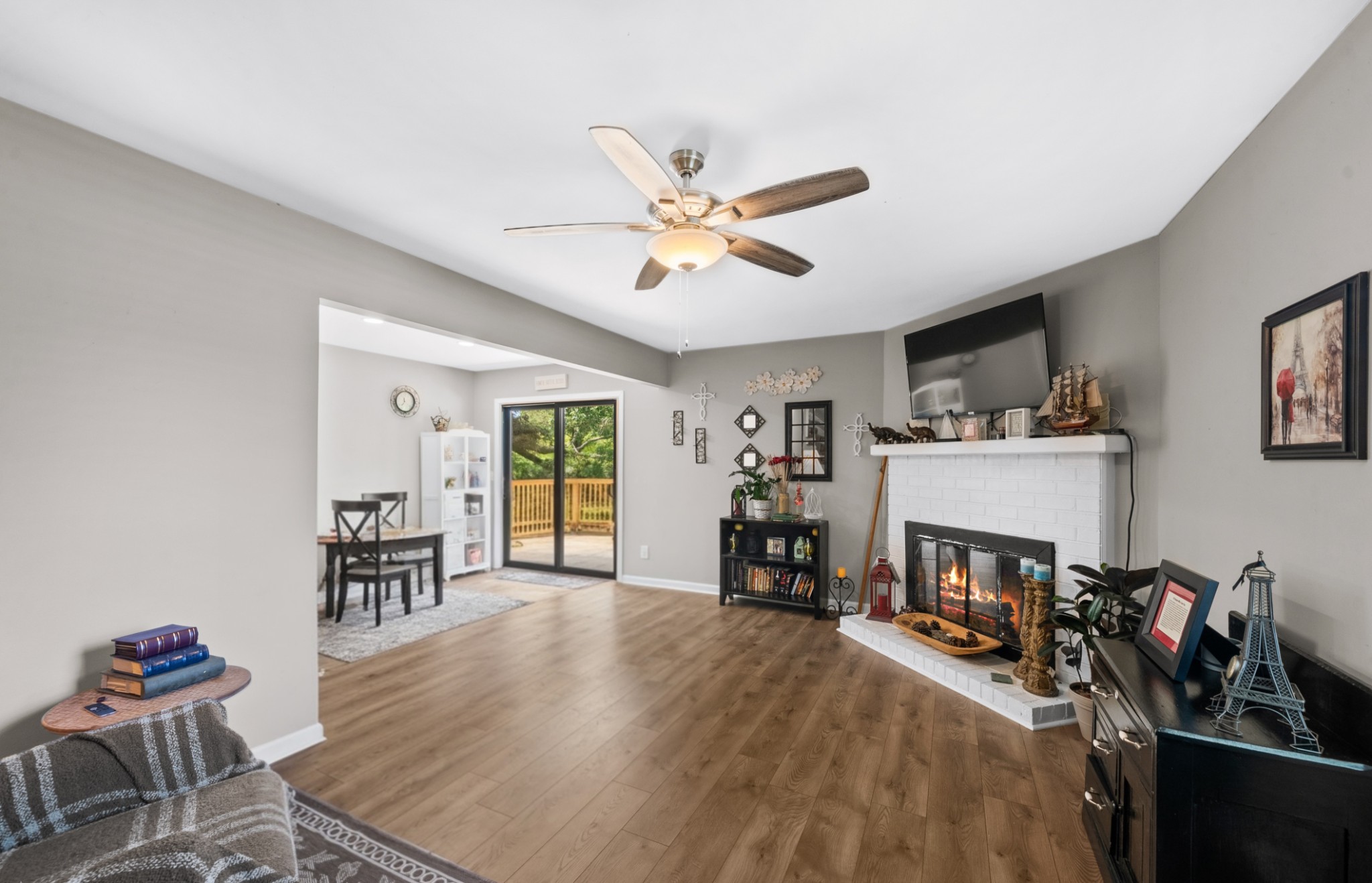 1126 Apple Valley Rd