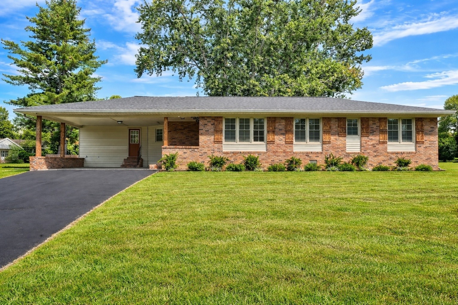 207 Donna Dr