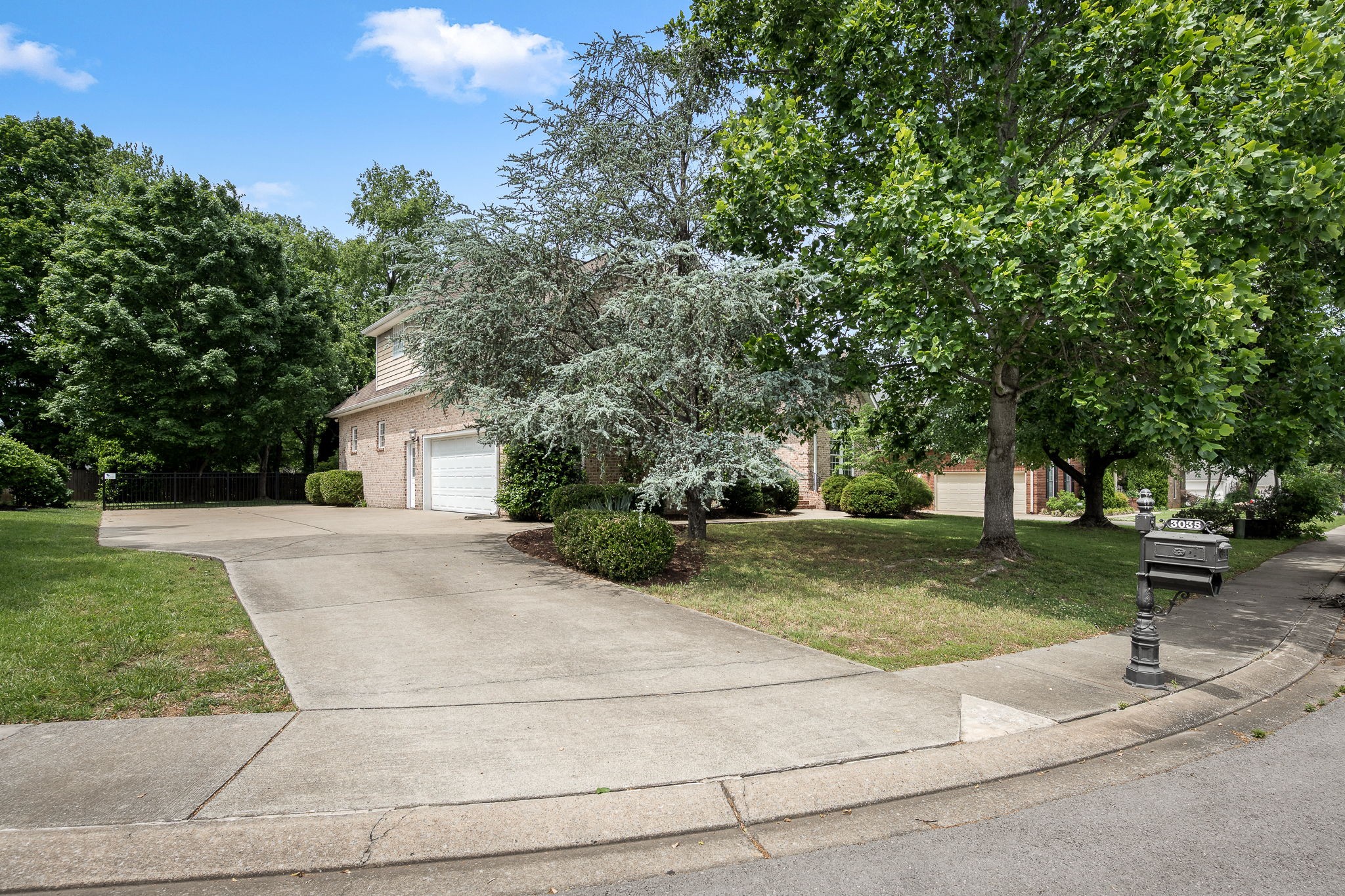3035 Twisted Oak Dr