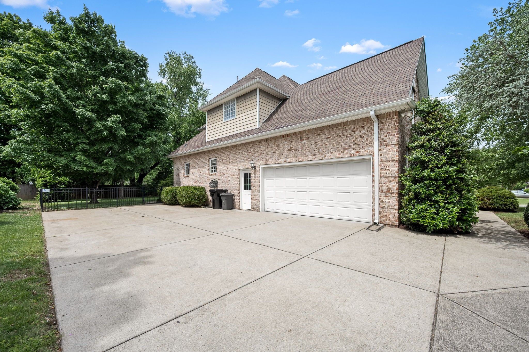 3035 Twisted Oak Dr