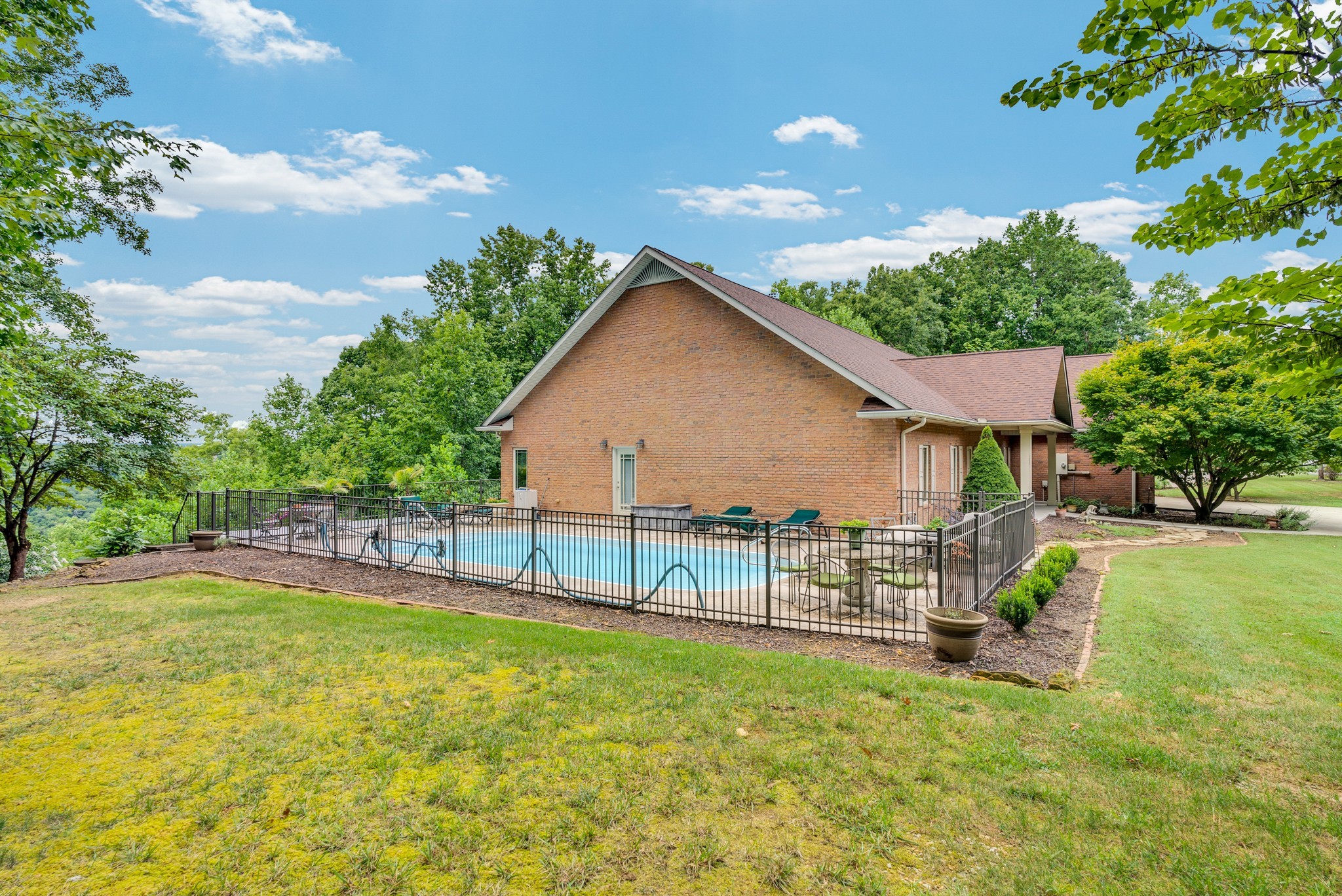 1005 Riverwatch Trce