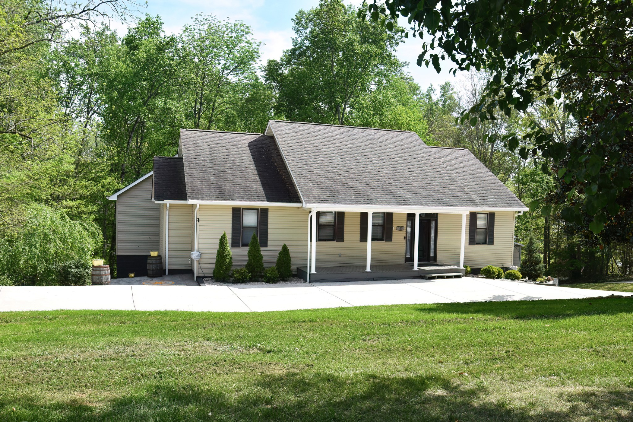 105 W Paradise Dr