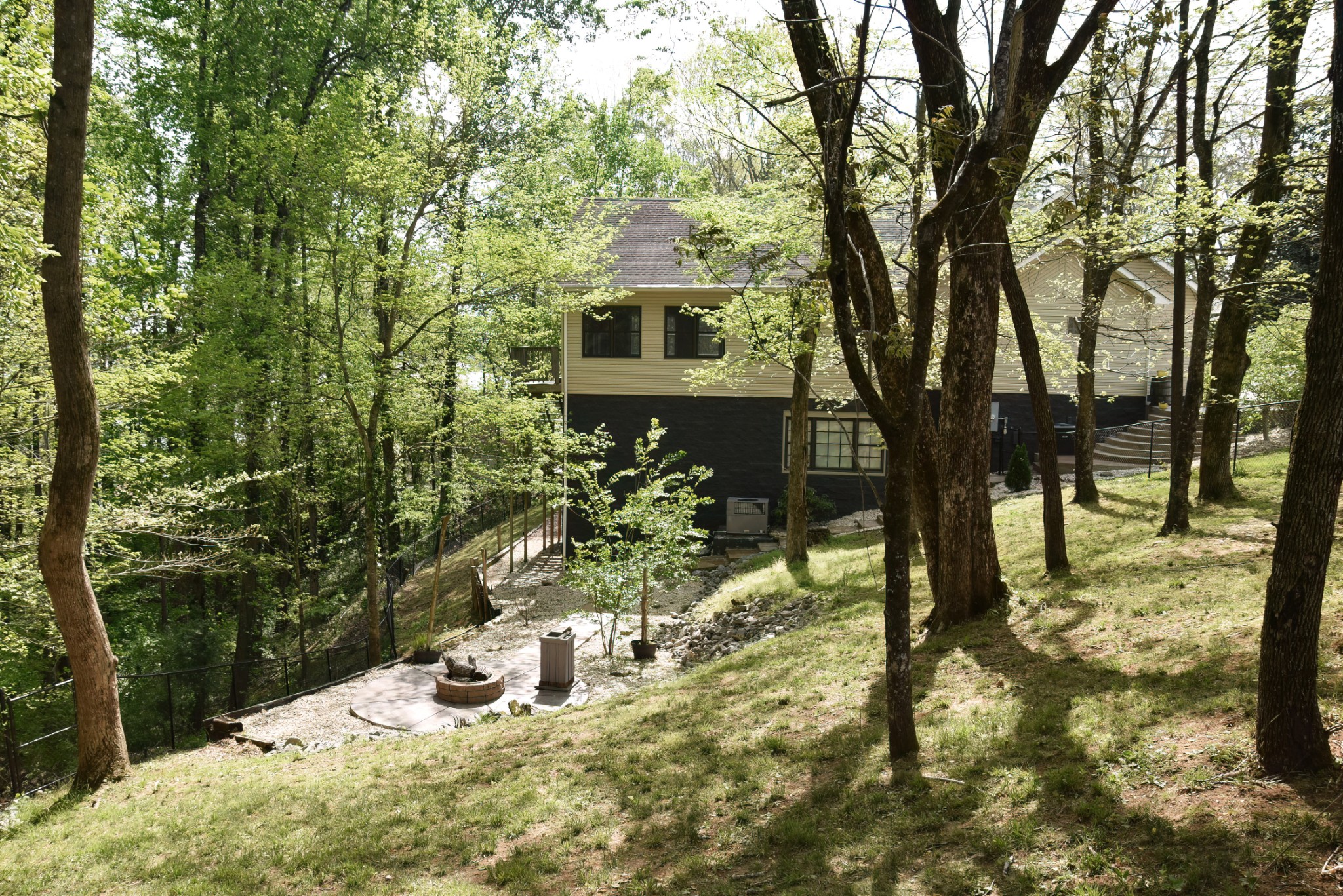 105 W Paradise Dr
