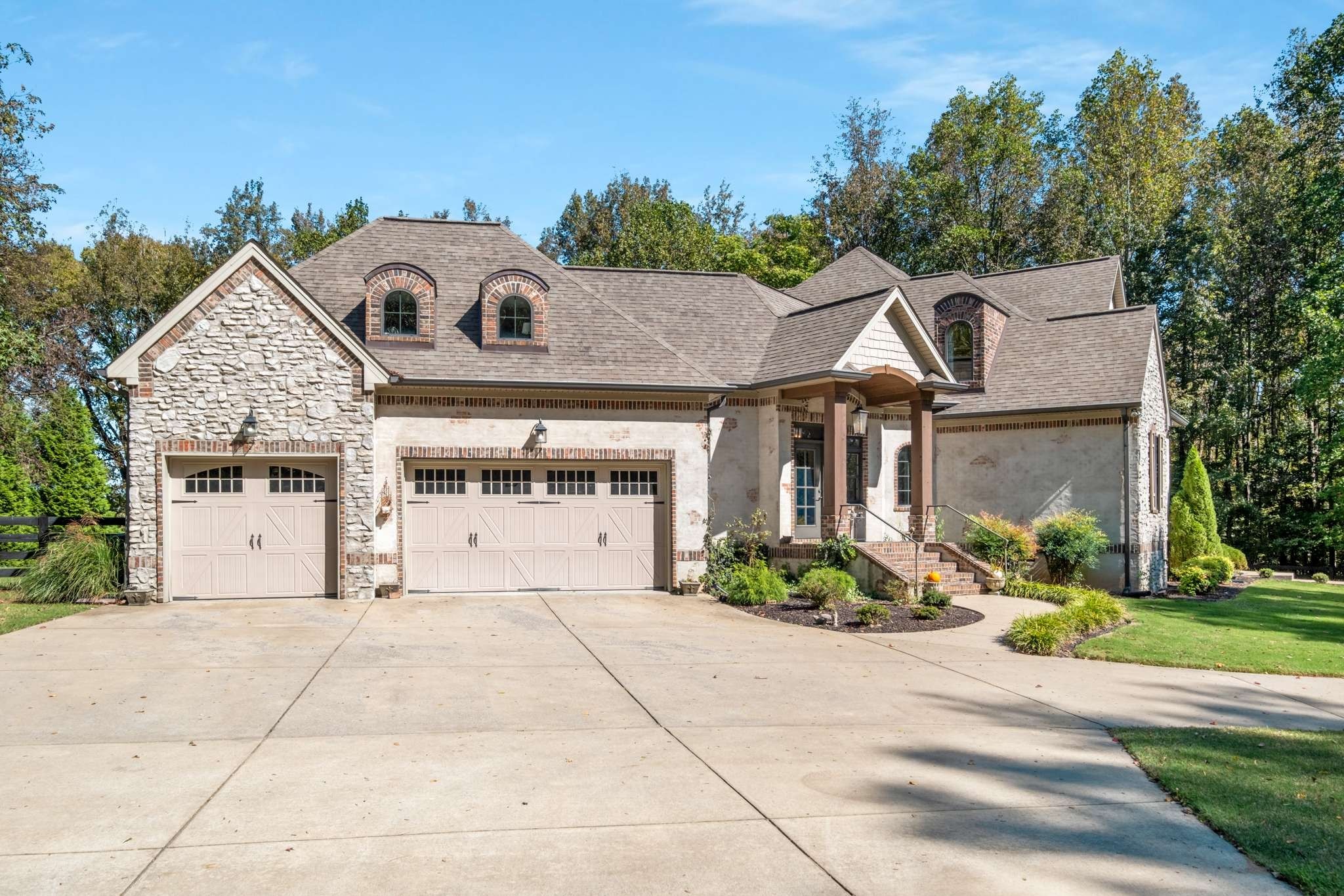 7101 Hardwood Ln