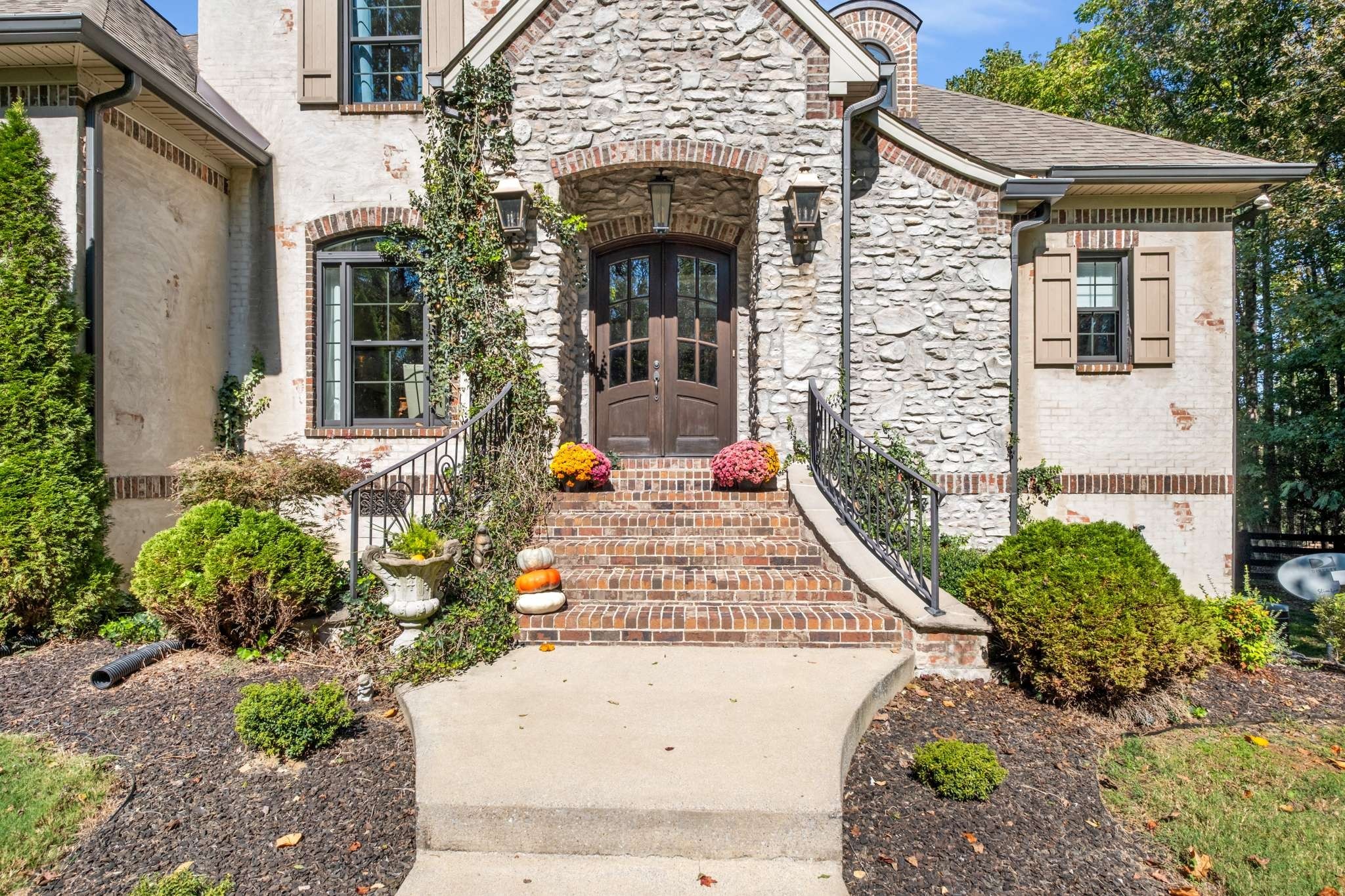 7101 Hardwood Ln