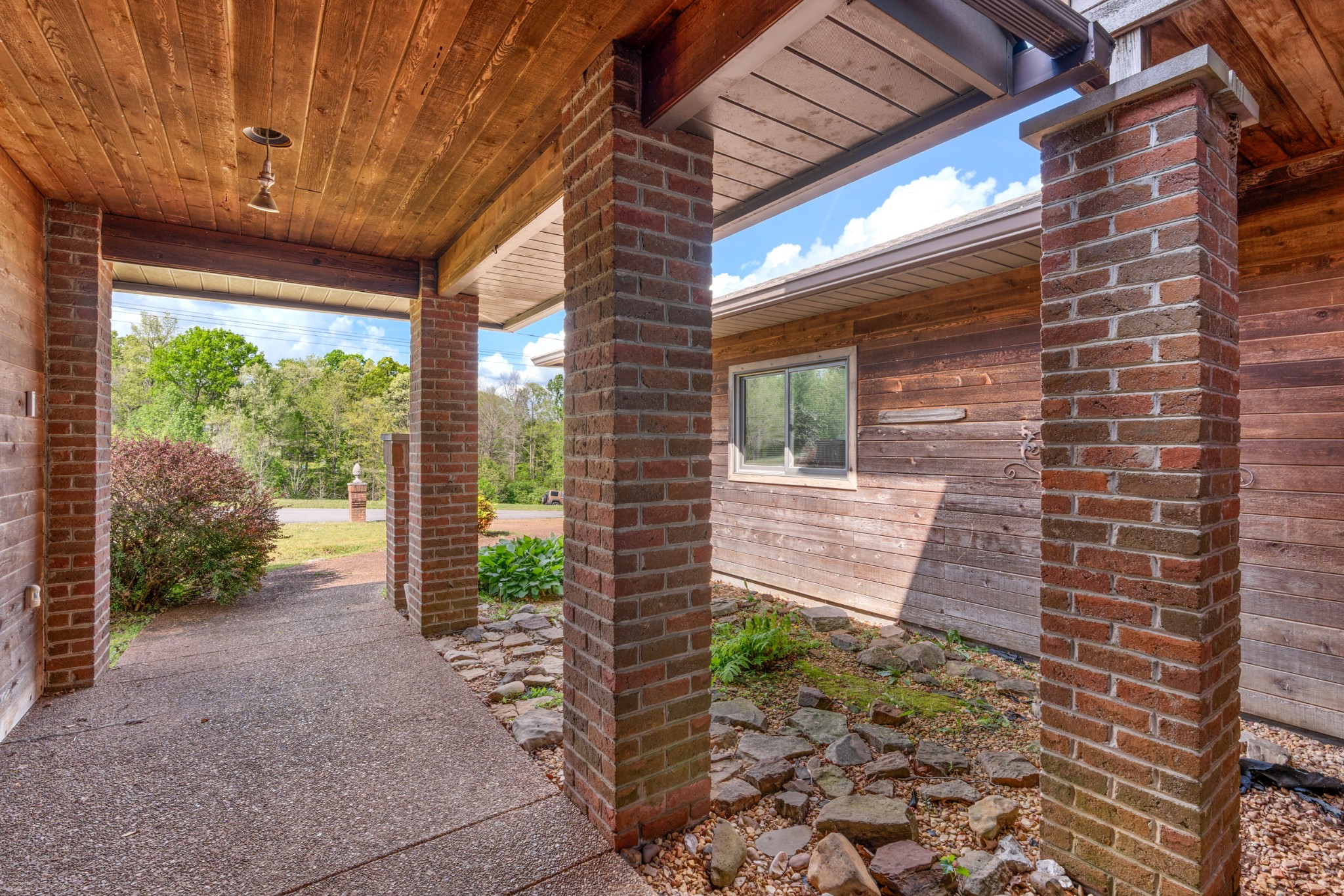 1212 Rosewood Dr