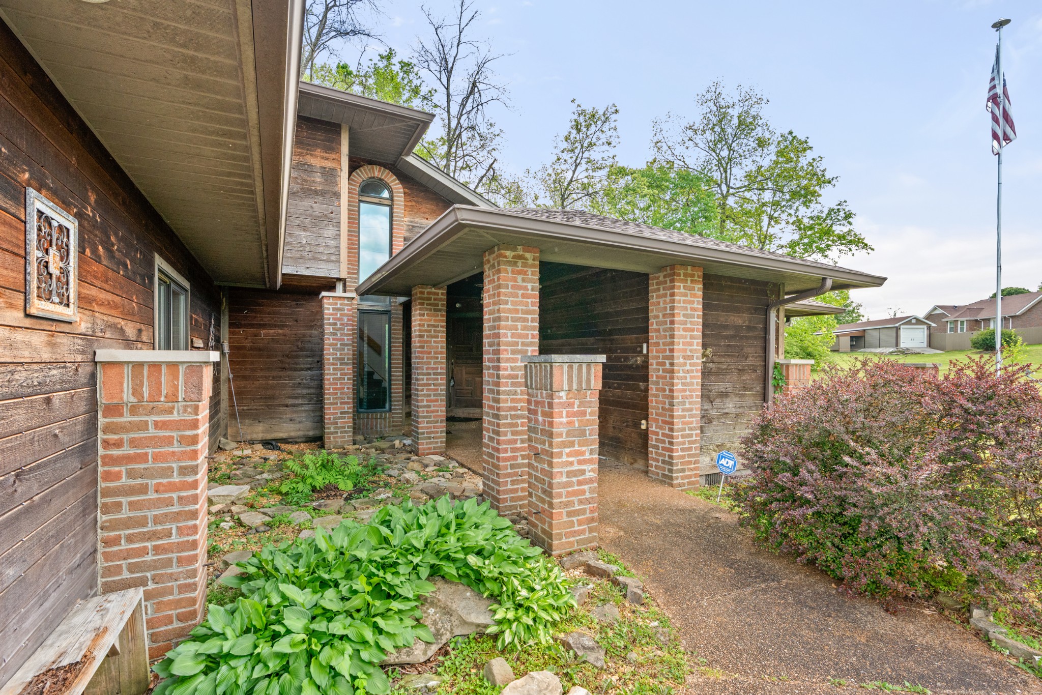 1212 Rosewood Dr