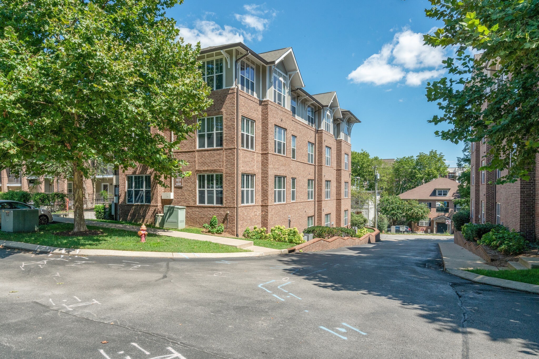 2310 Elliott Ave