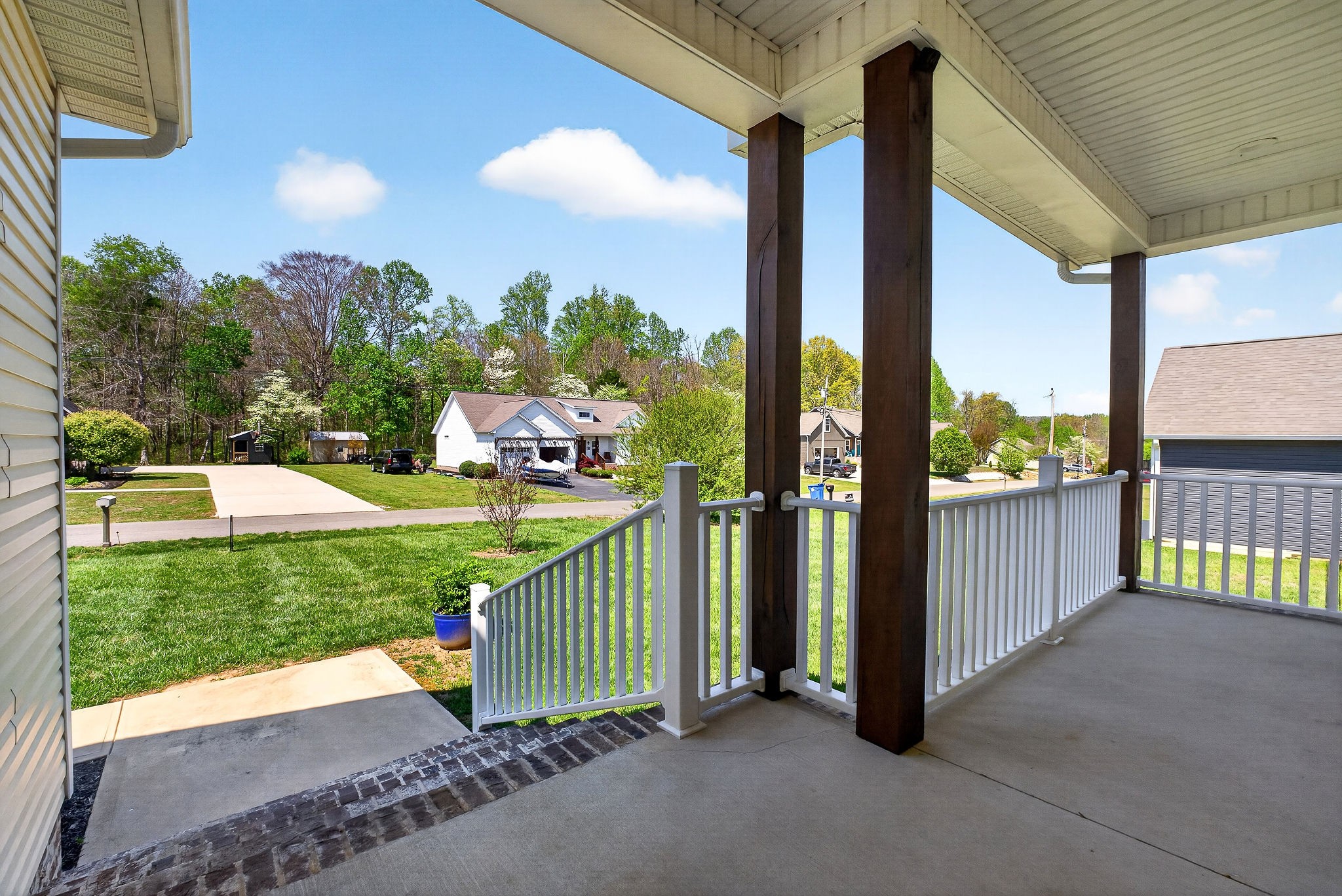 750 Honeysuckle Ln