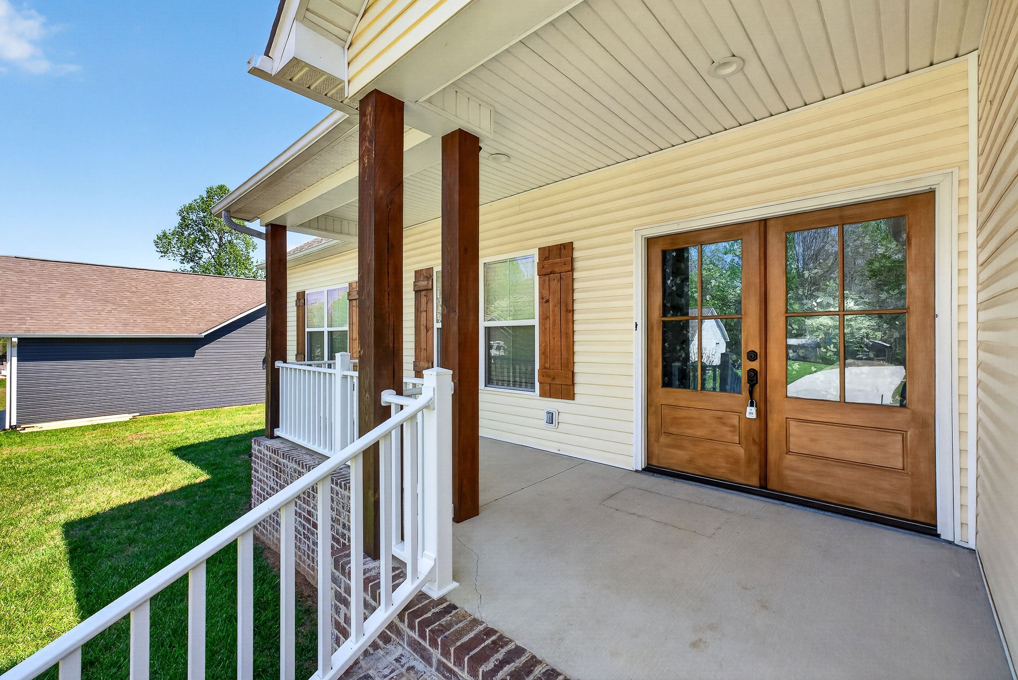 750 Honeysuckle Ln