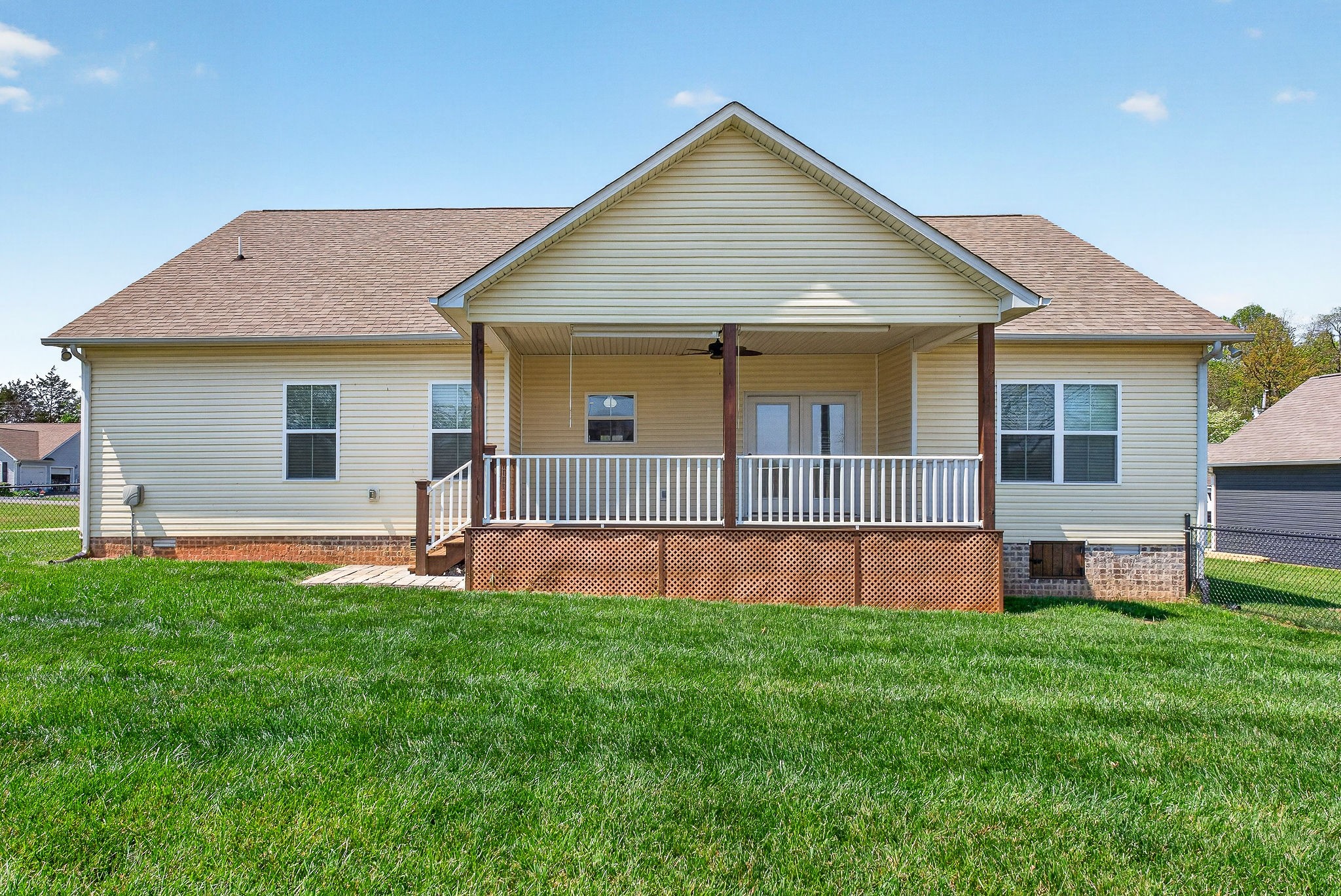 750 Honeysuckle Ln