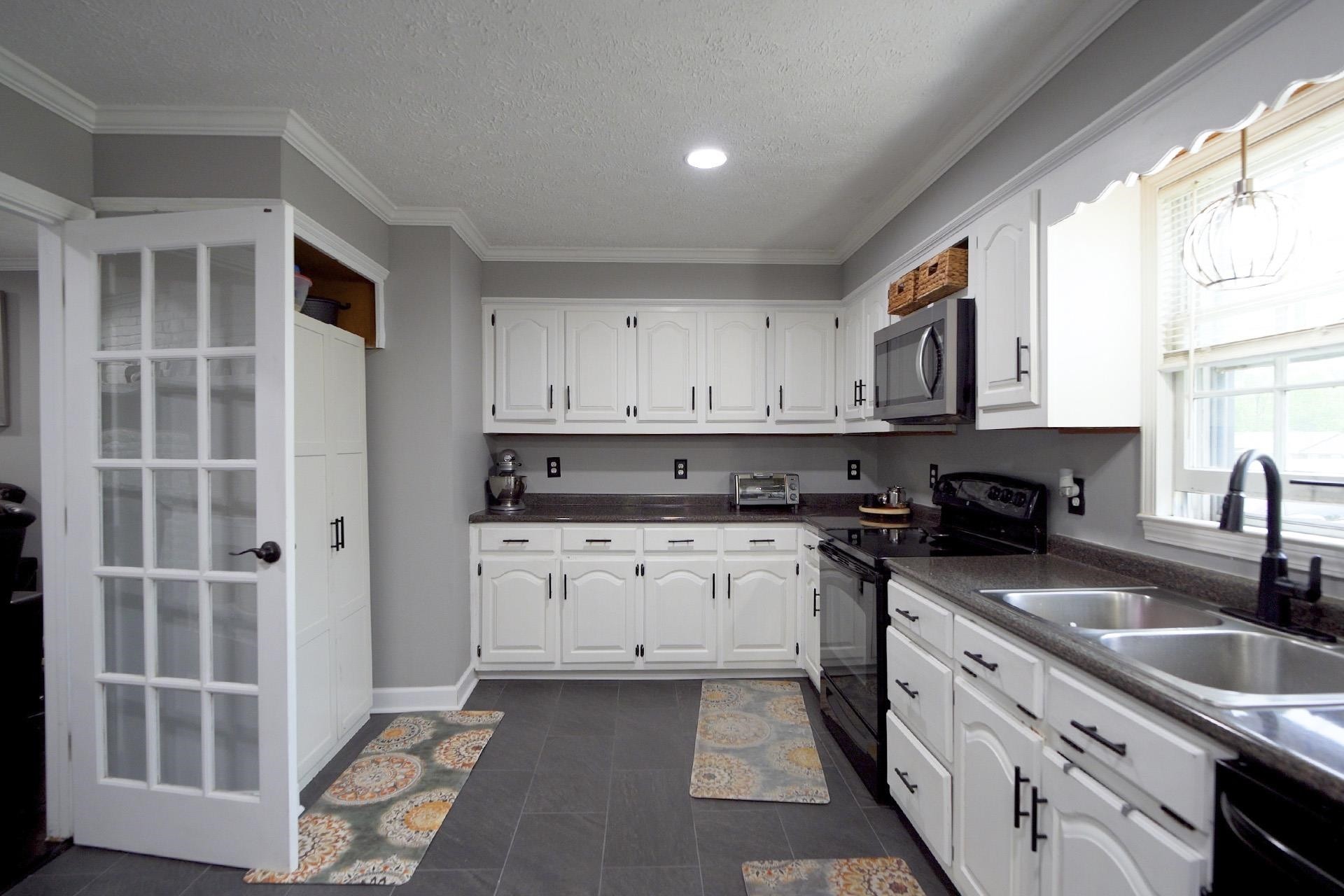 280 BOWEN DR
