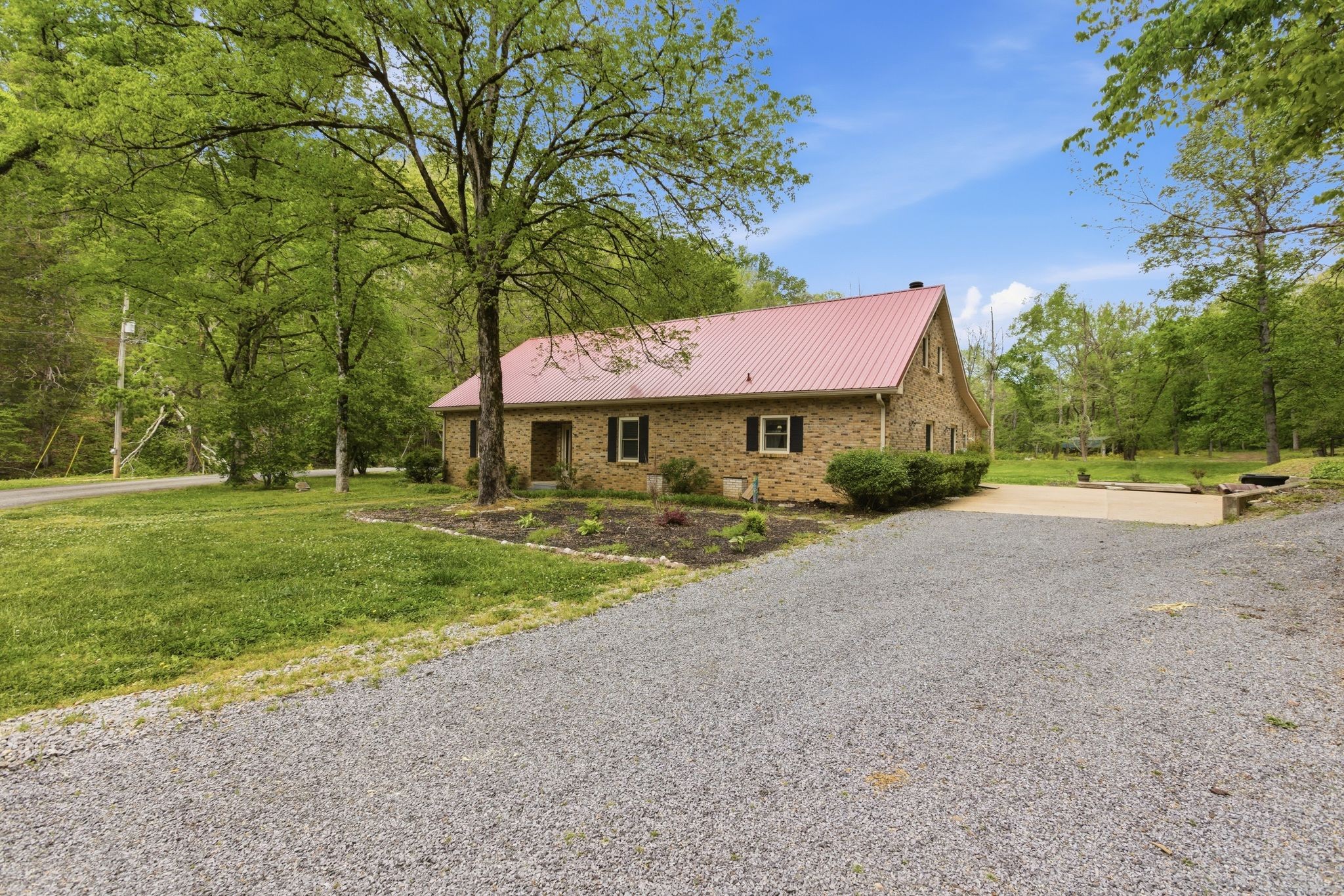 580 Defeated Creek Rd