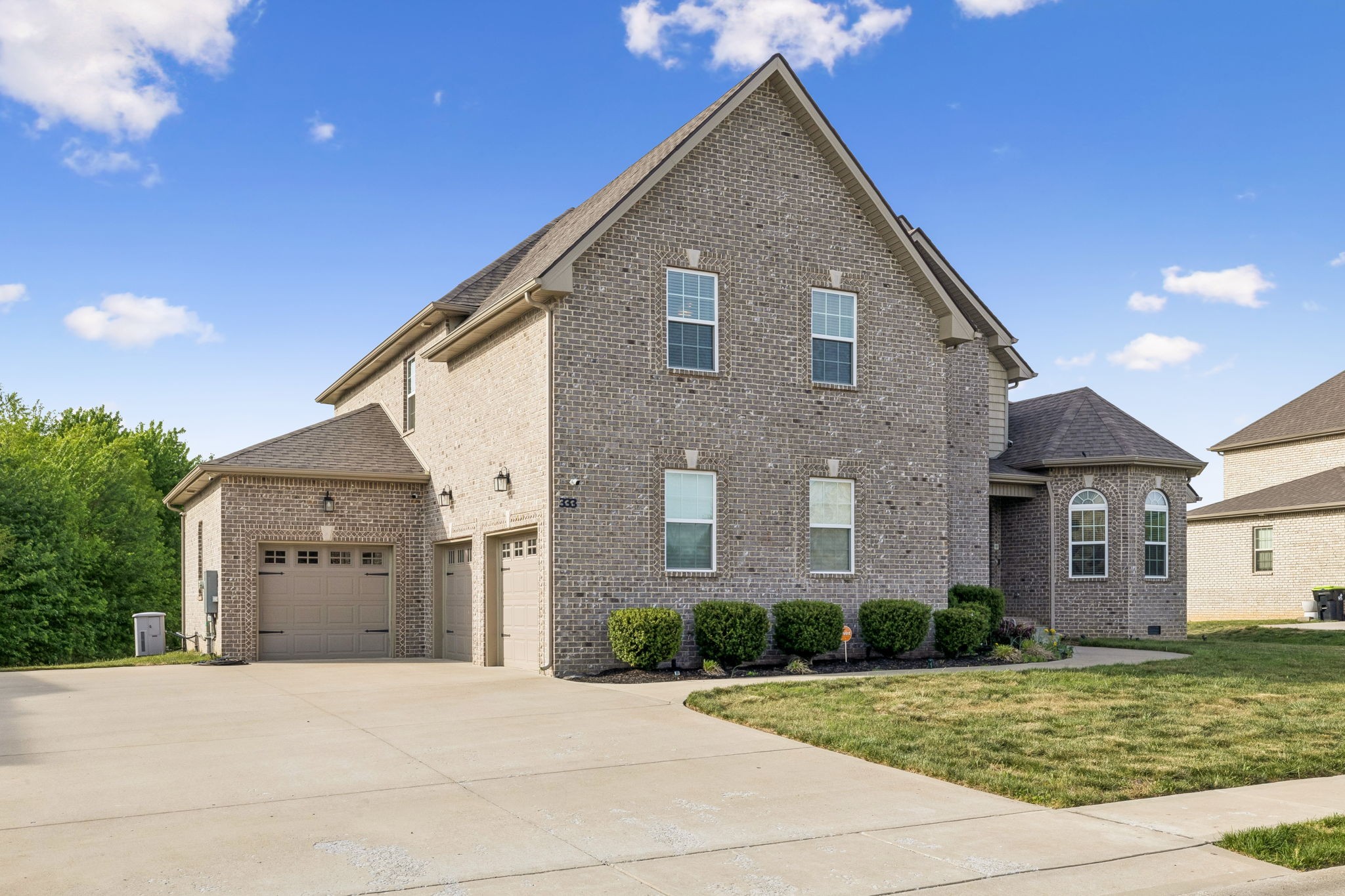 333 Clarabelle Ln