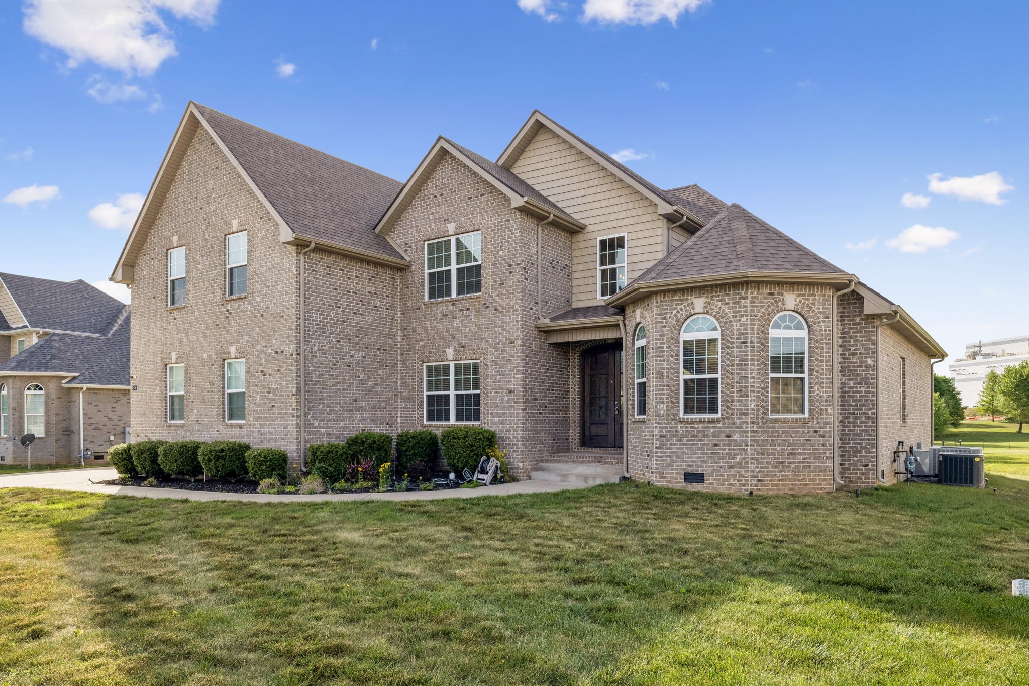 333 Clarabelle Ln