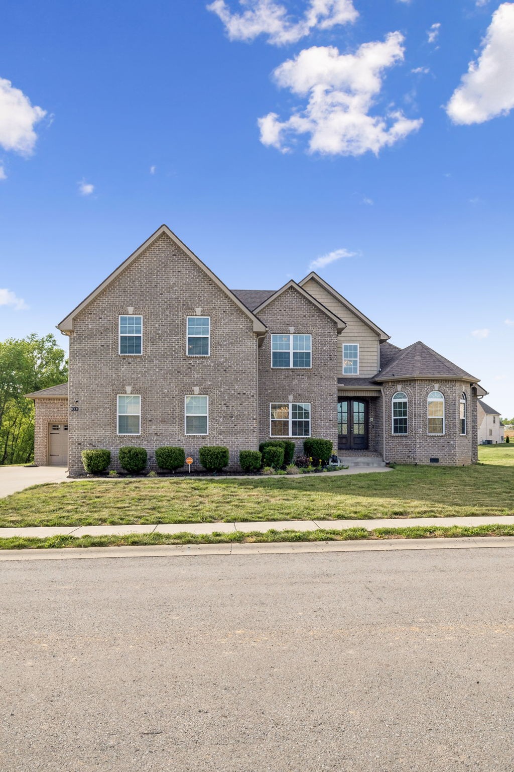 333 Clarabelle Ln