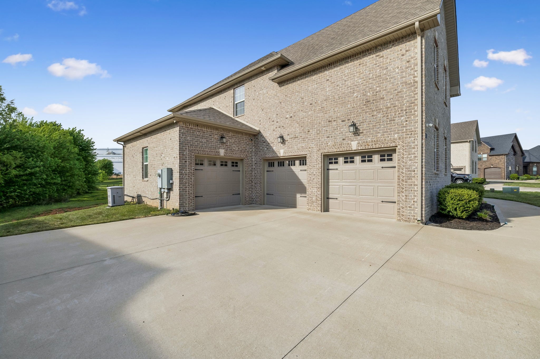 333 Clarabelle Ln