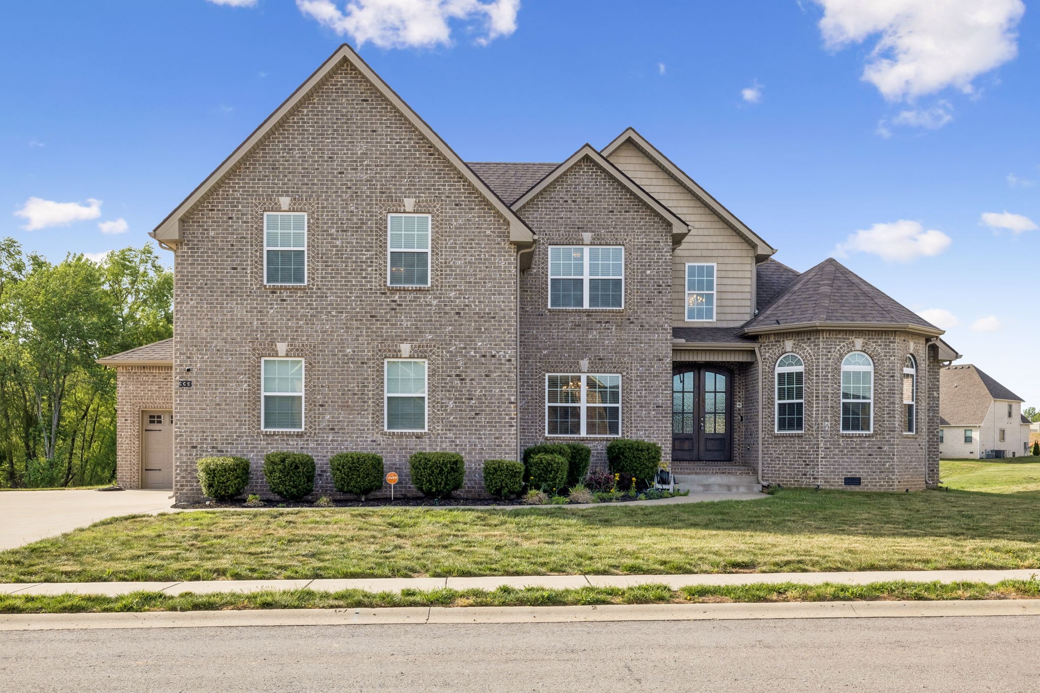 333 Clarabelle Ln