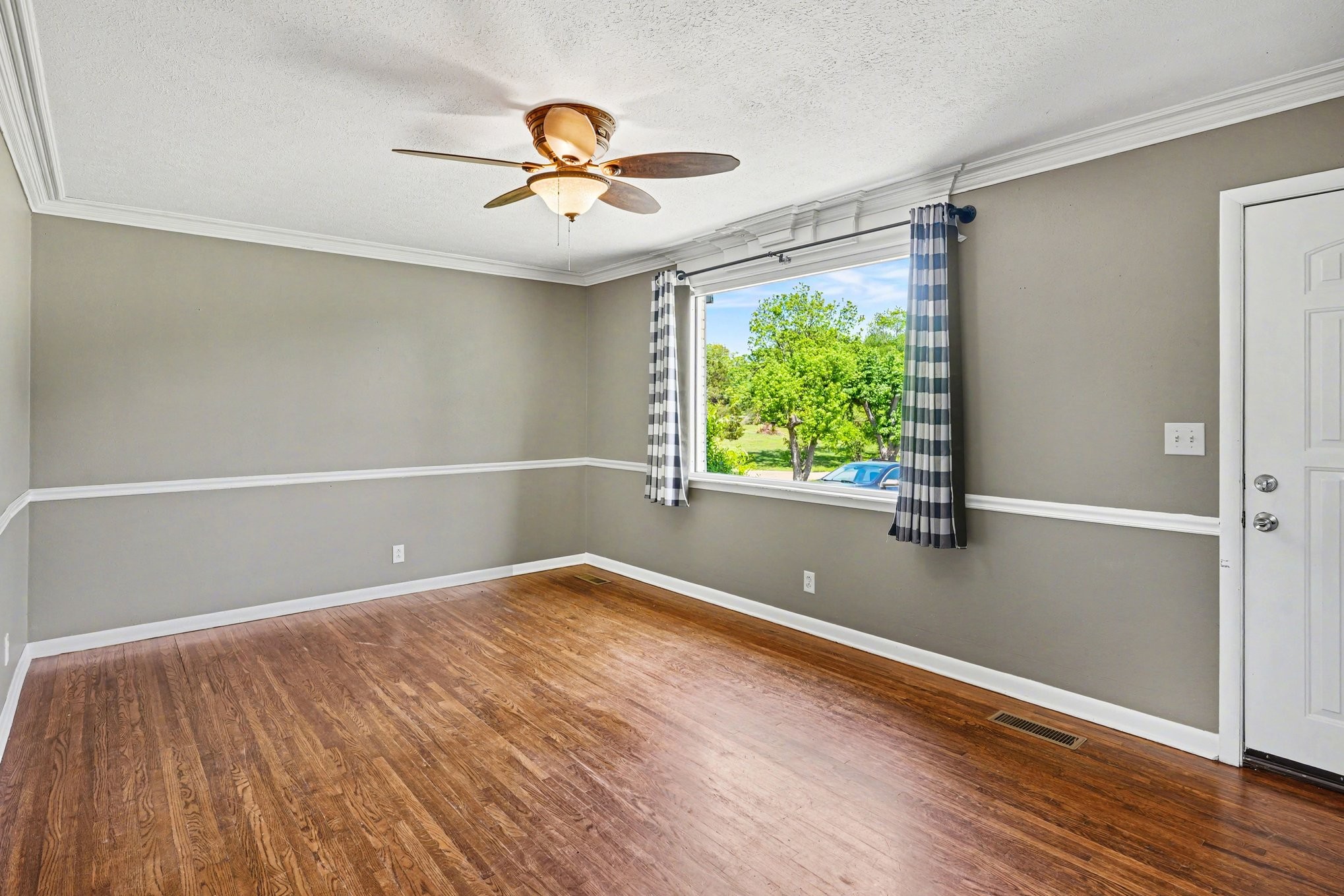 1404 Alton Dr