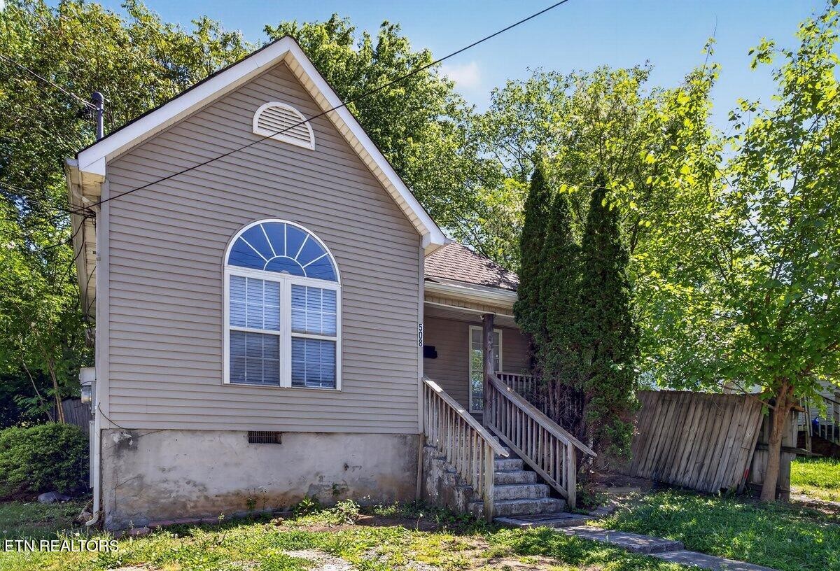 508 E Woodland Ave