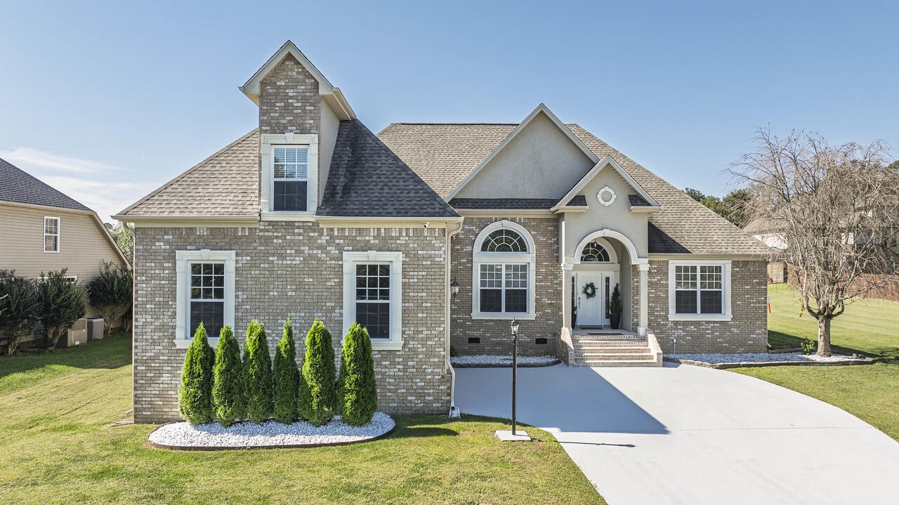 152 Winding Glen Drive, NW