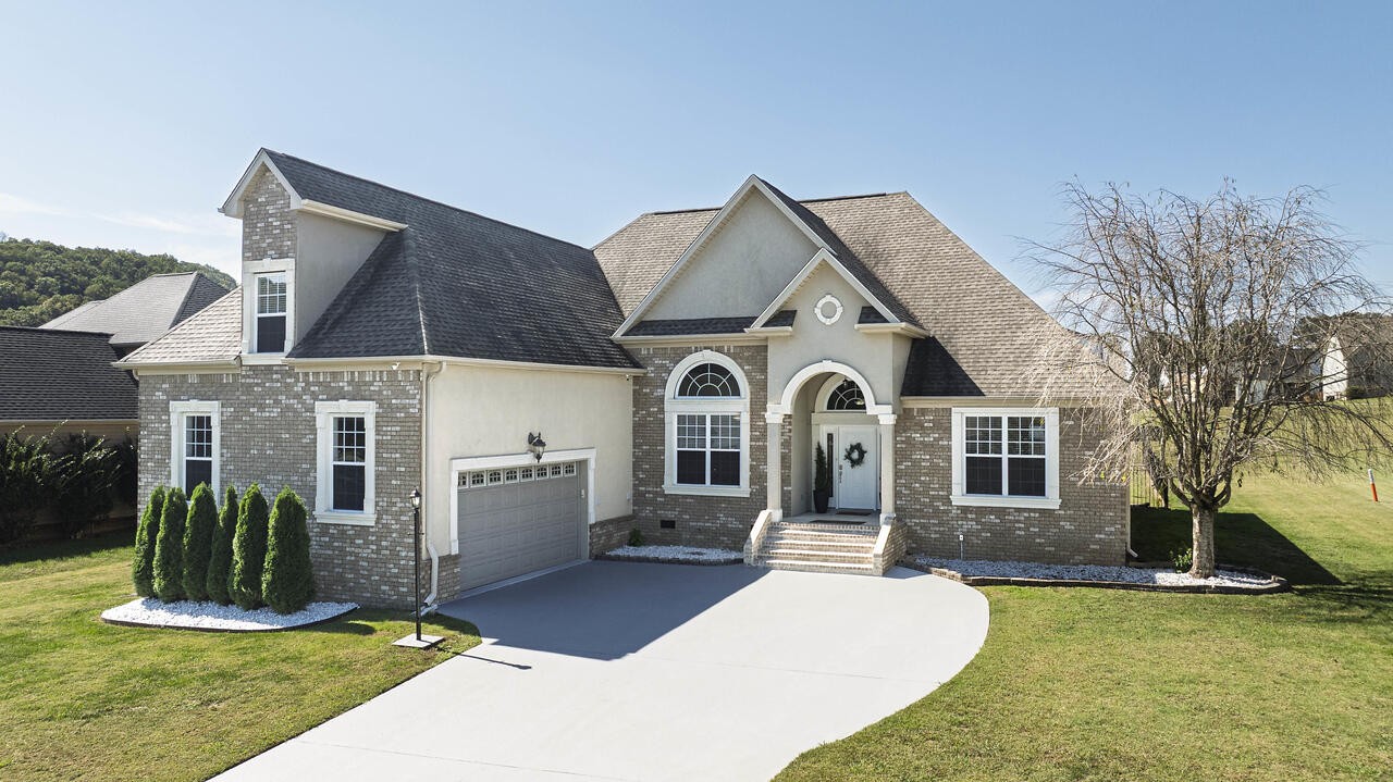 152 Winding Glen Drive, NW