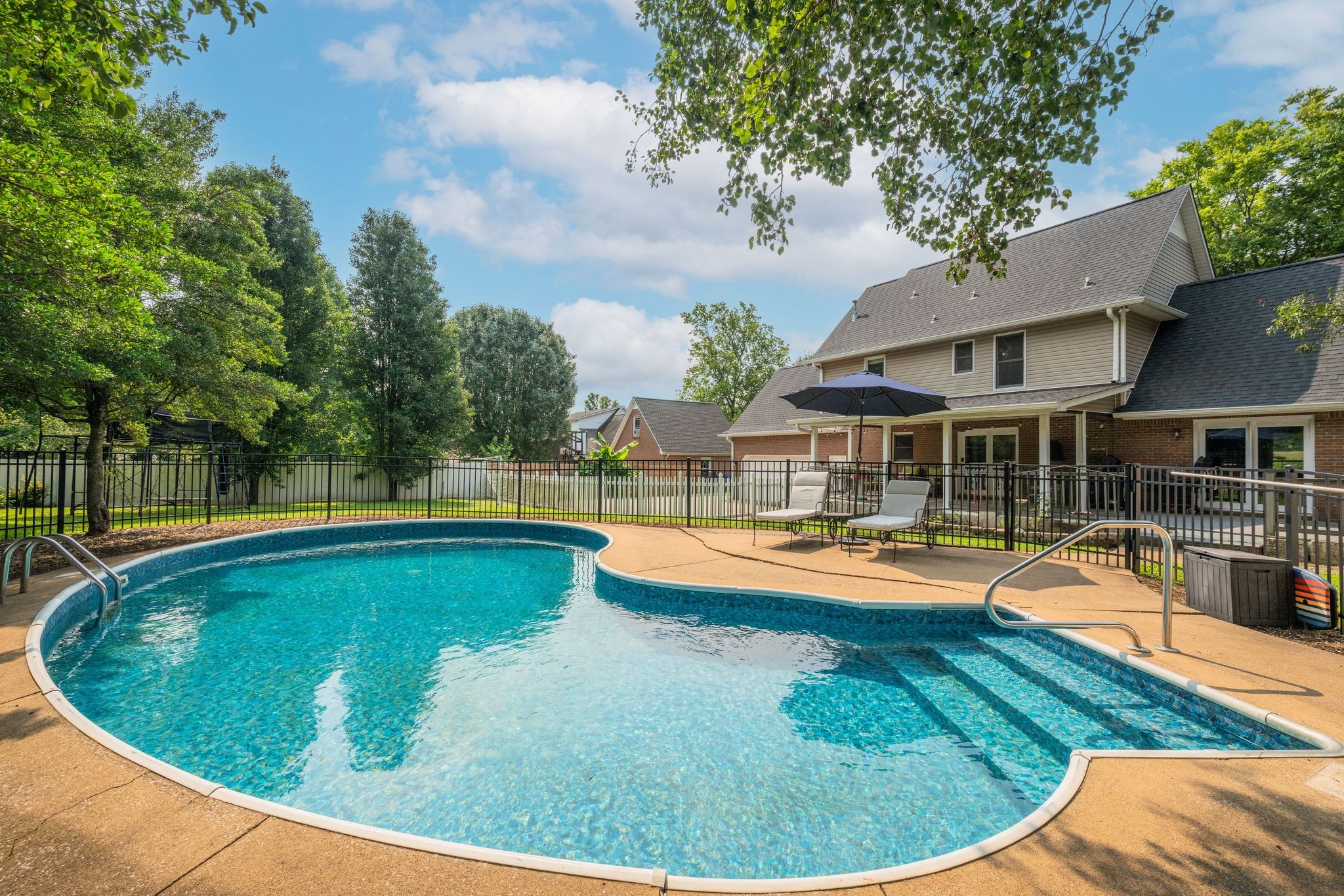 411 Sunnyside Ln