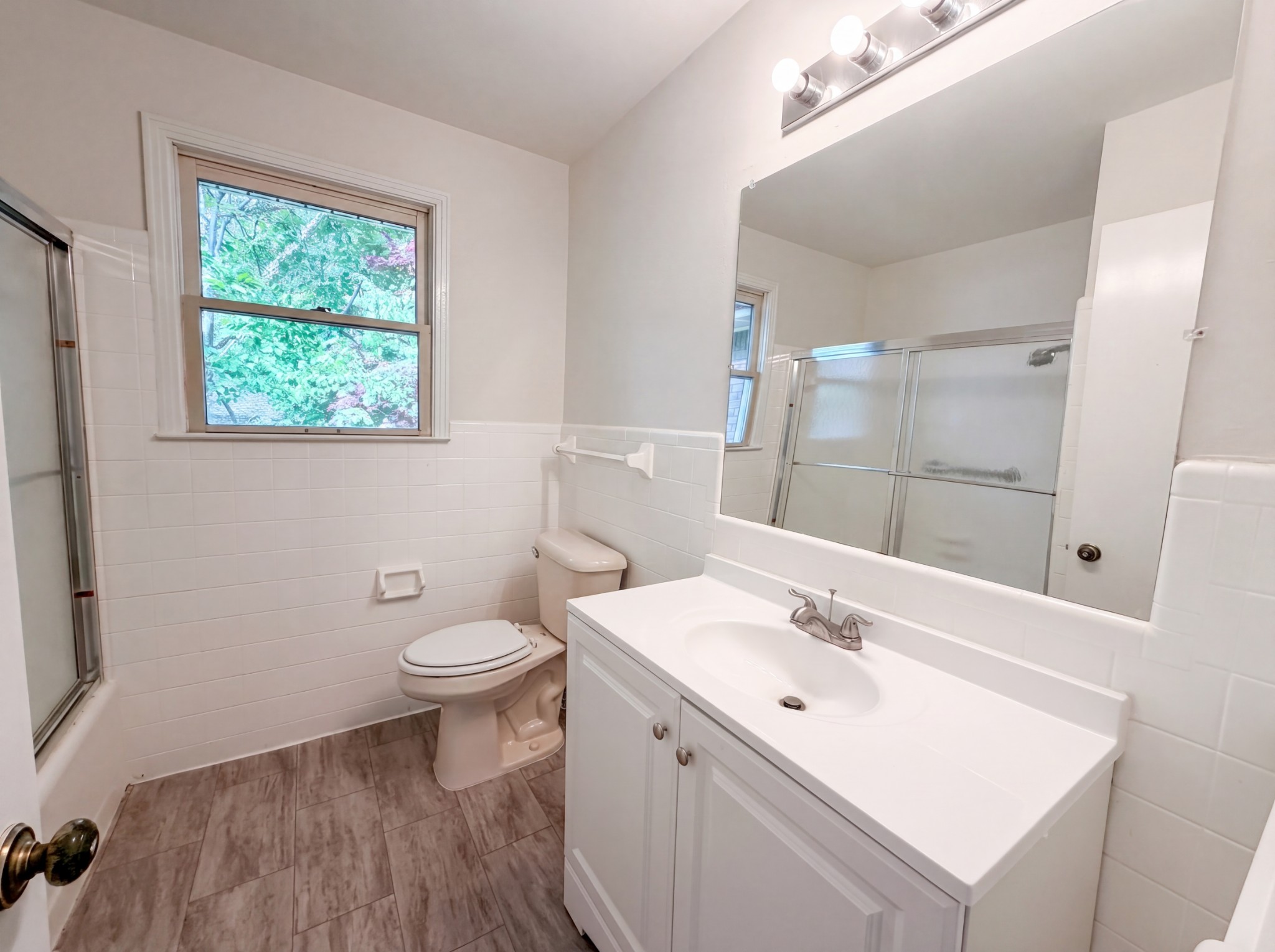 242 Kingswood Dr