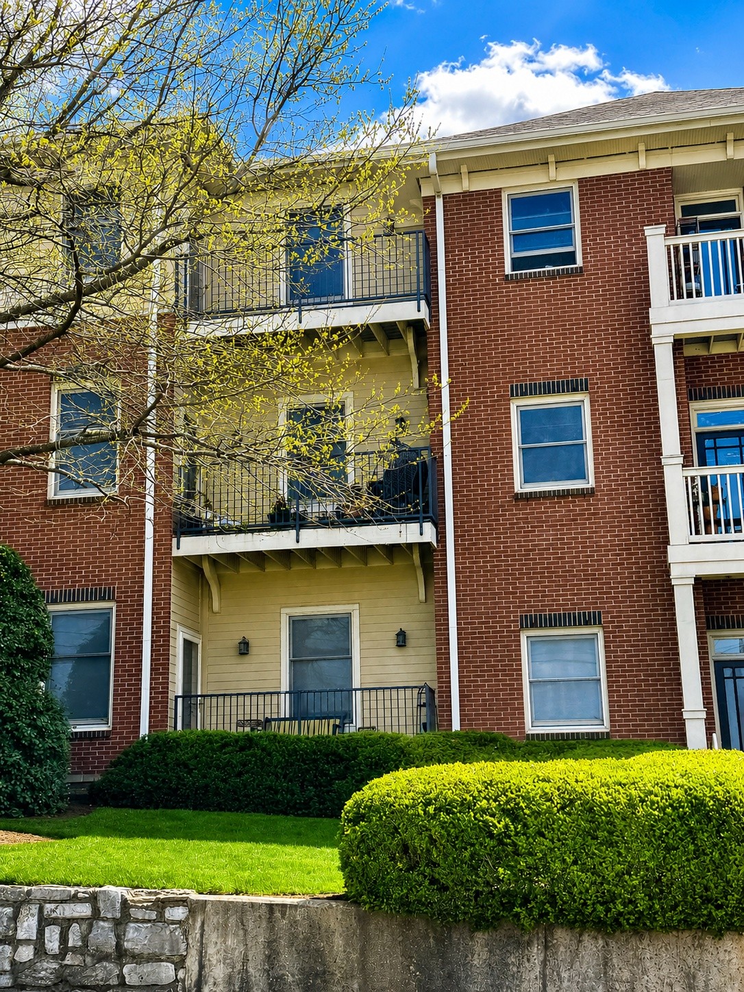800 Woodland St