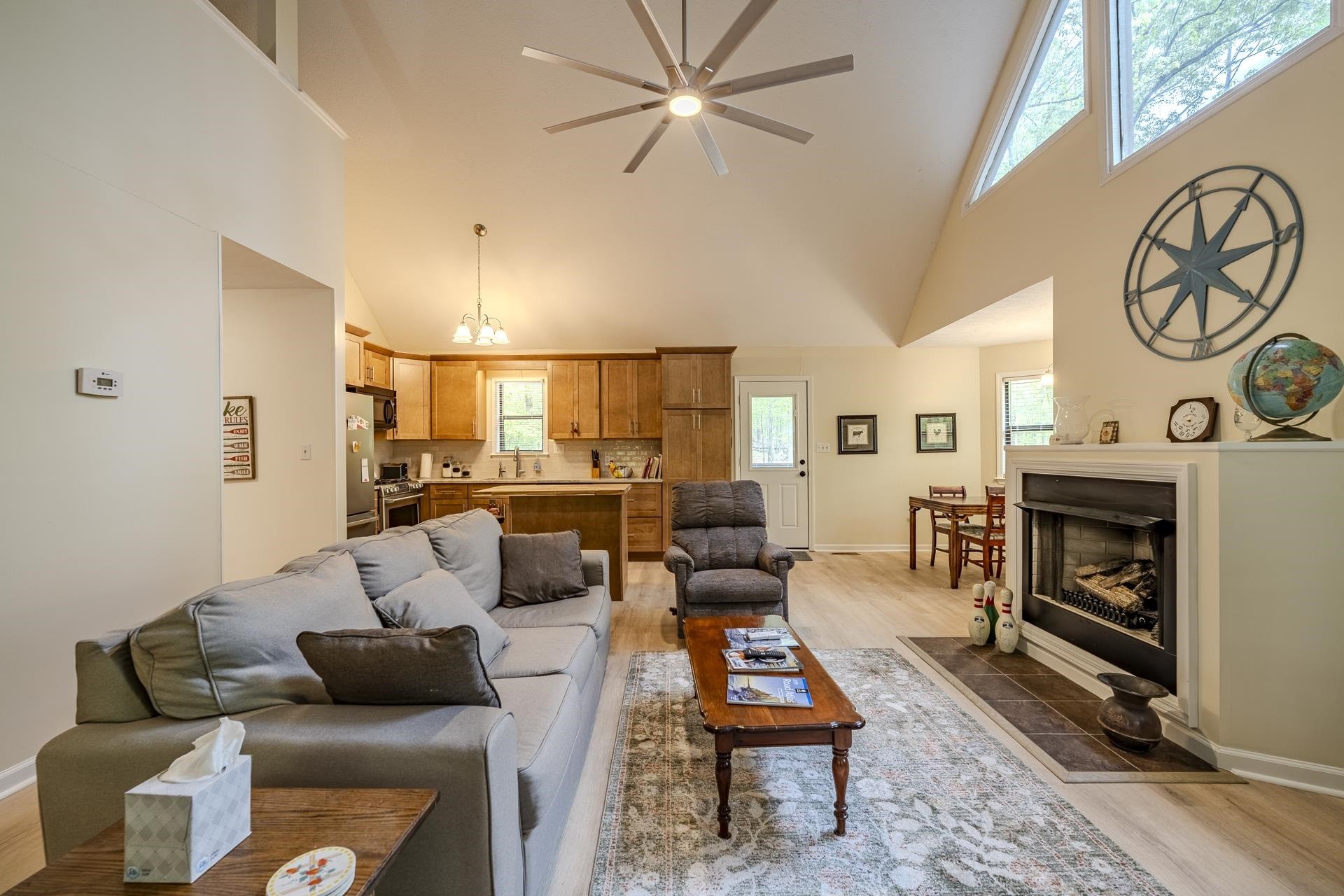 325 MURRAY LN