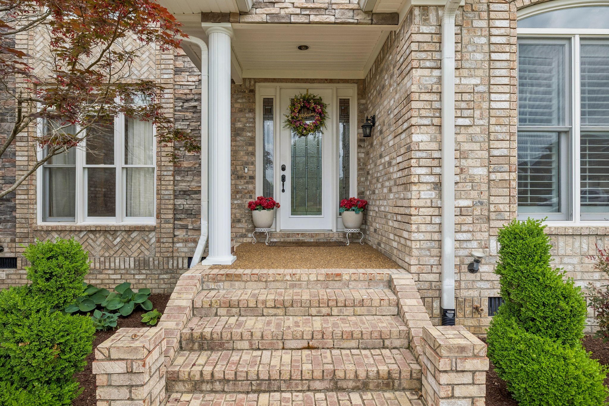 548 Ridgecrest Ln