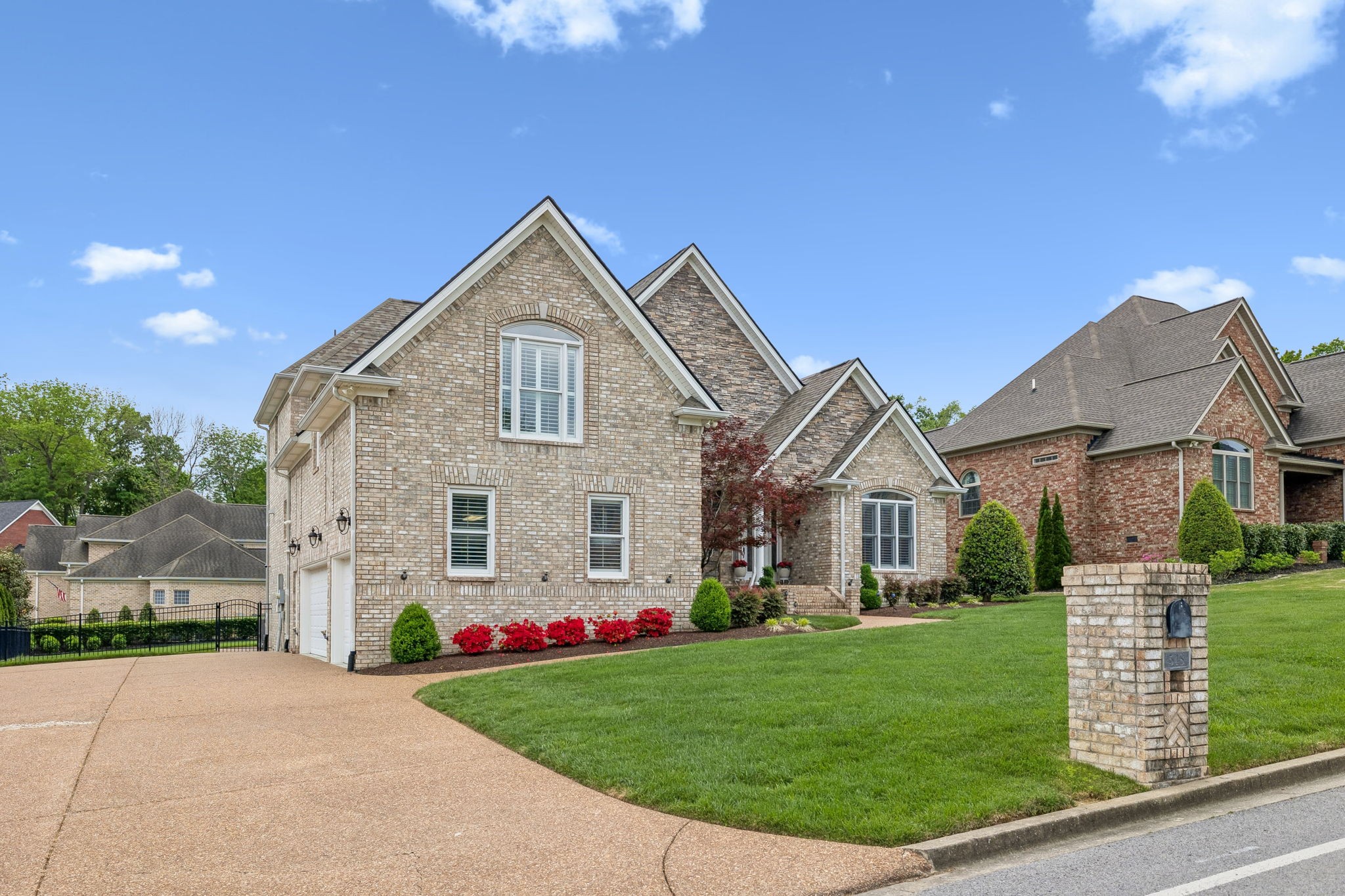 548 Ridgecrest Ln